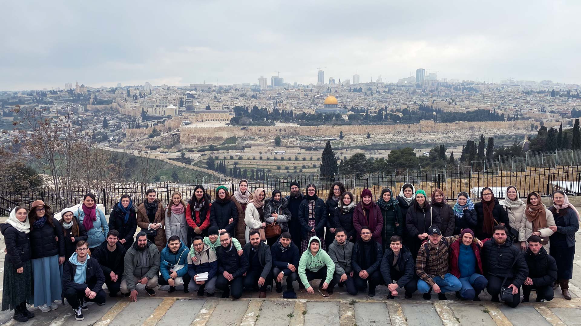 Tineri pelerini prin Țara Sfântă