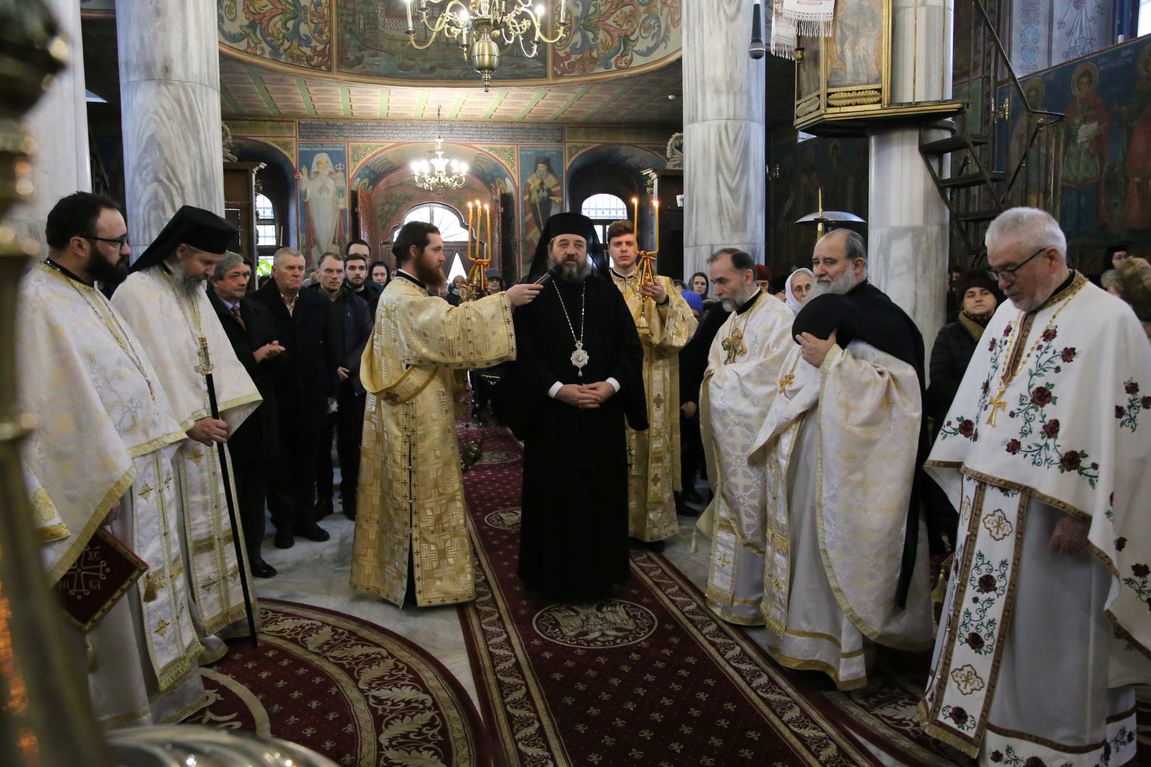 Slujbă arhierească la Biserica „Sfinții Apostoli Petru și Pavel” Bărboi