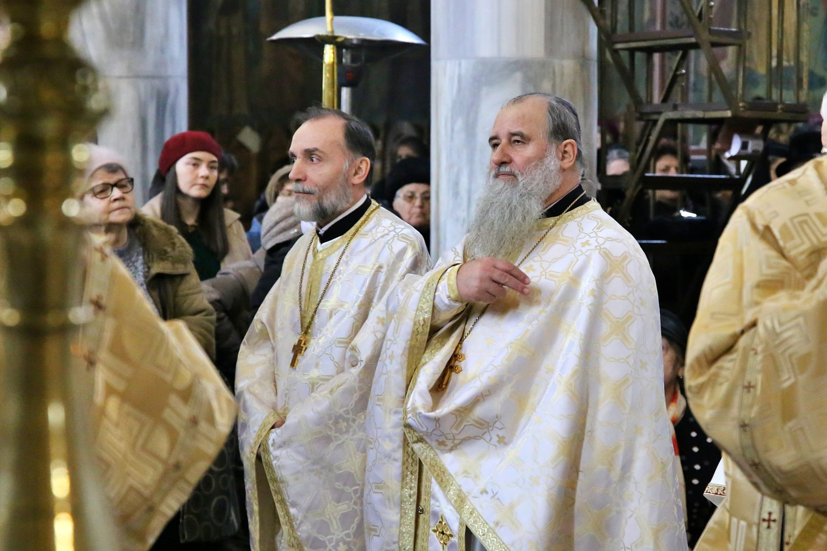 Slujbă arhierească la Biserica „Sfinții Apostoli Petru și Pavel” Bărboi