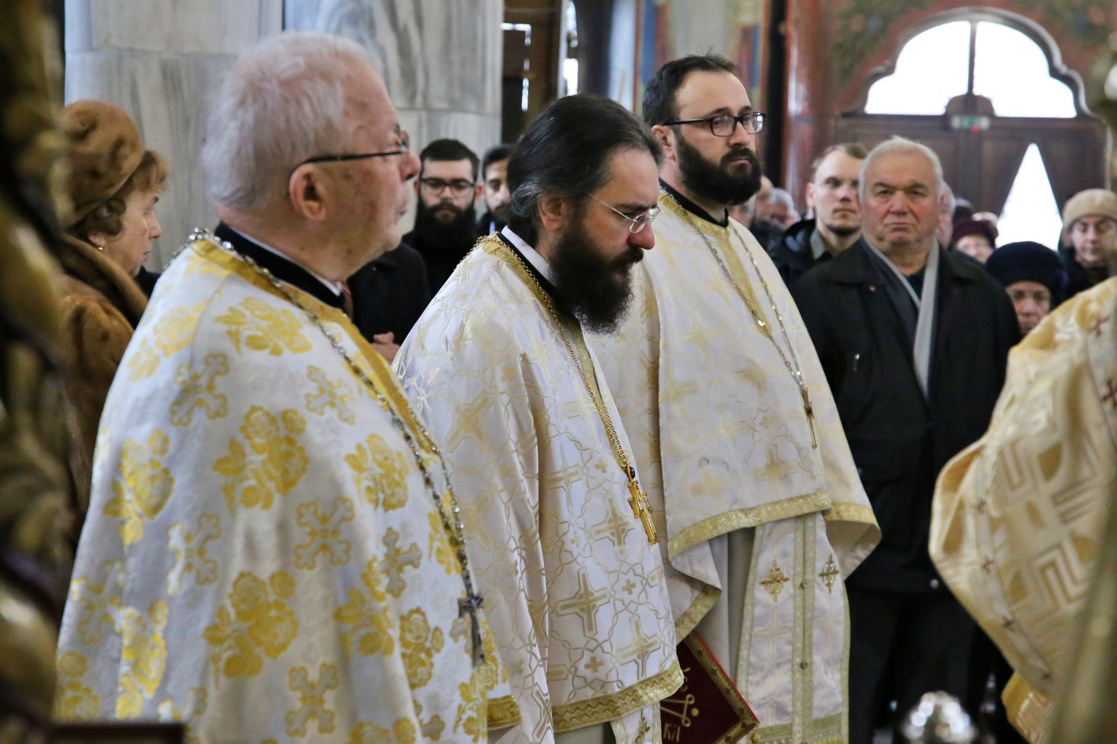 Slujbă arhierească la Biserica „Sfinții Apostoli Petru și Pavel” Bărboi