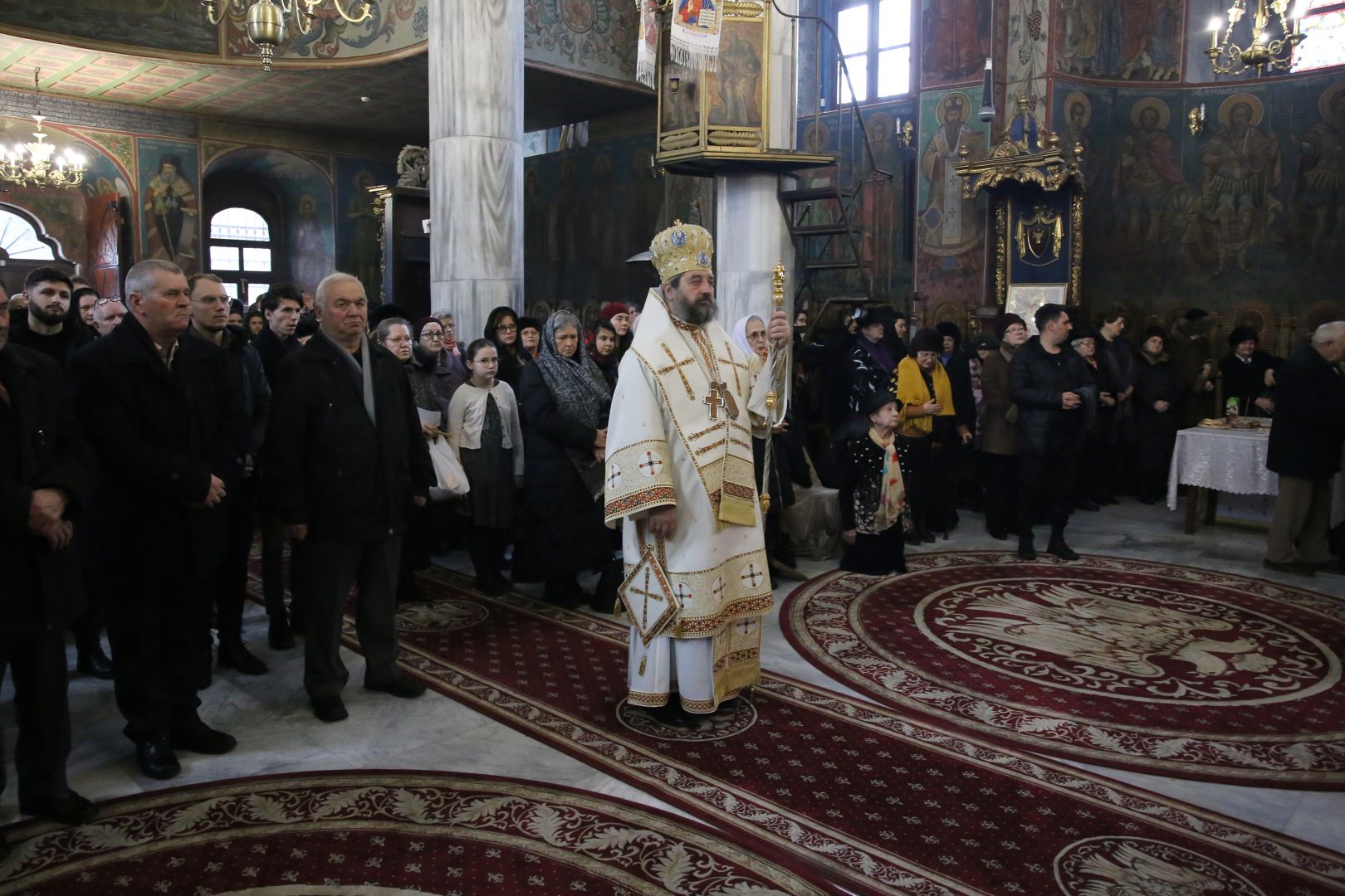 Slujbă arhierească la Biserica „Sfinții Apostoli Petru și Pavel” Bărboi