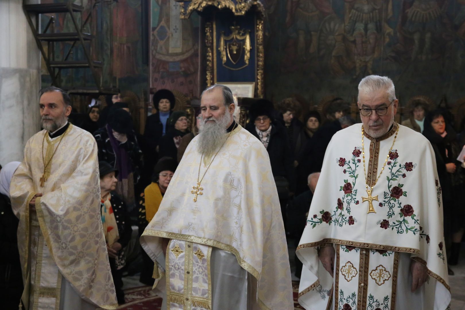 Slujbă arhierească la Biserica „Sfinții Apostoli Petru și Pavel” Bărboi