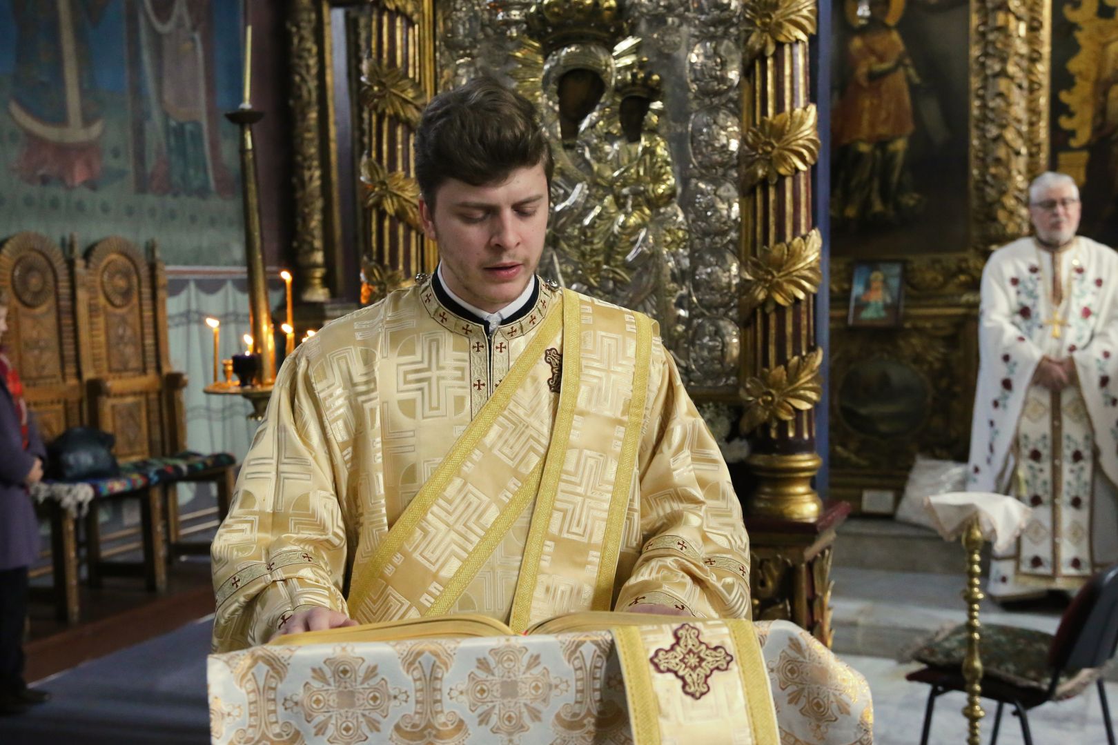 Slujbă arhierească la Biserica „Sfinții Apostoli Petru și Pavel” Bărboi