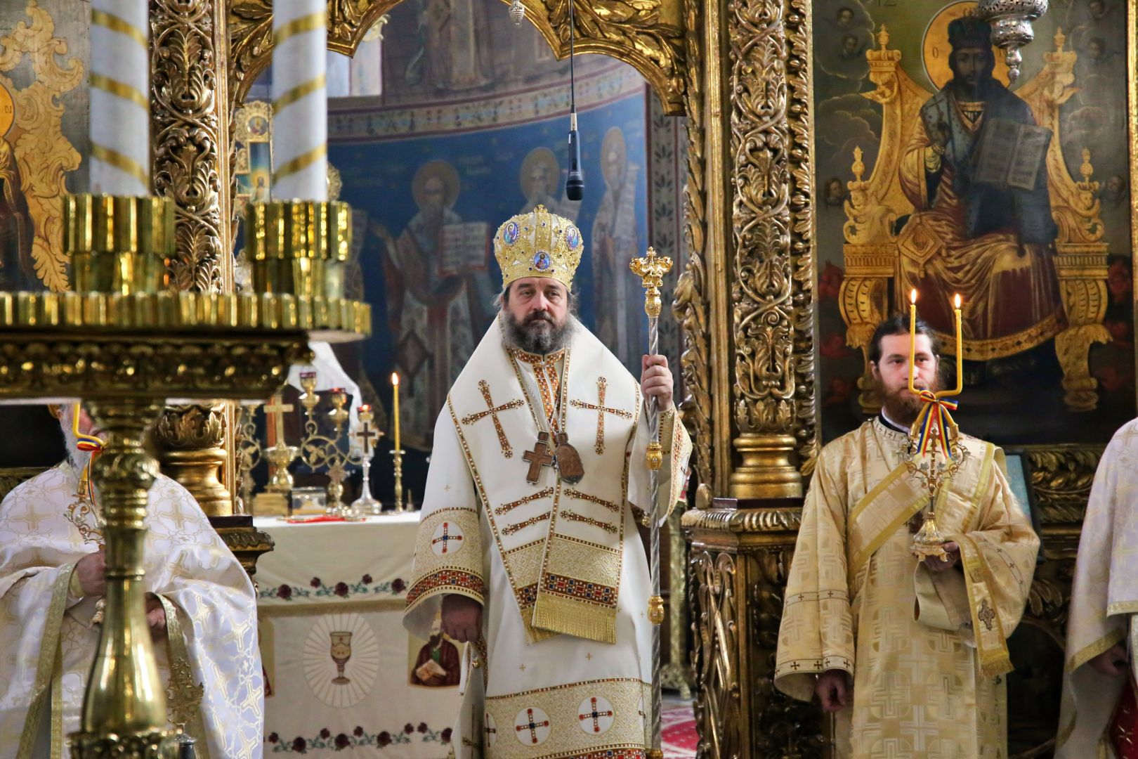 Slujbă arhierească la Biserica „Sfinții Apostoli Petru și Pavel” Bărboi