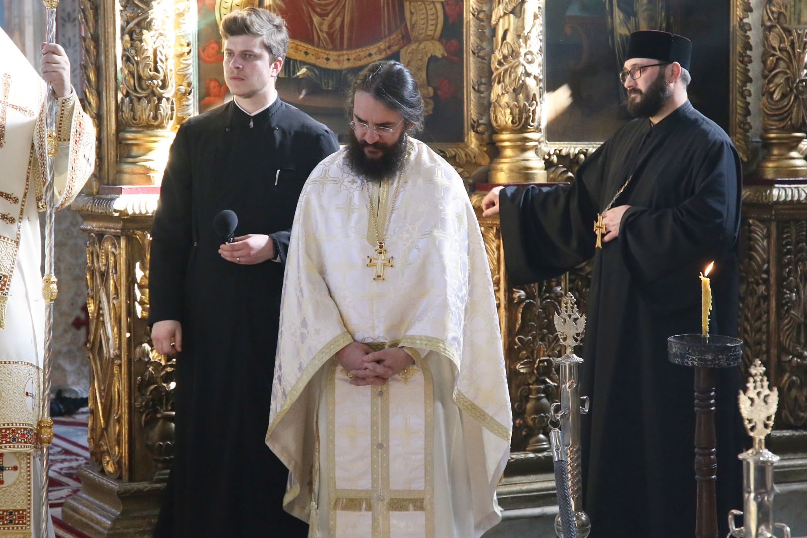 Slujbă arhierească la Biserica „Sfinții Apostoli Petru și Pavel” Bărboi