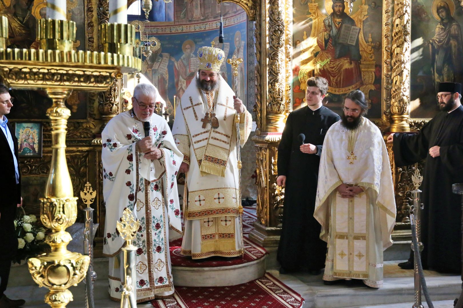 Slujbă arhierească la Biserica „Sfinții Apostoli Petru și Pavel” Bărboi