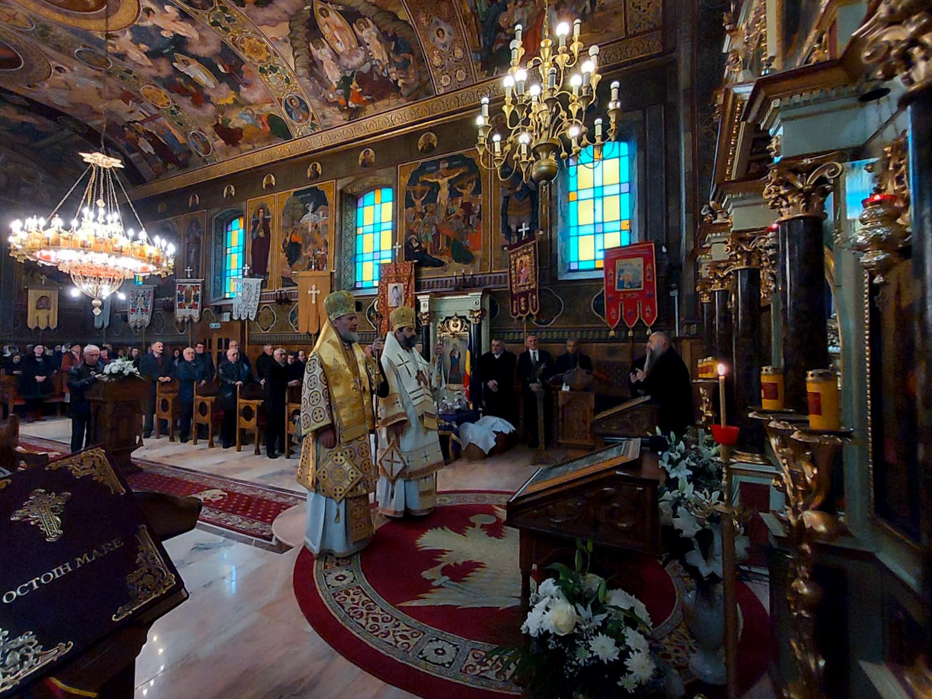 Duminica Iertării, în Parohia Mândruloc. Liturghie Arhierească și Parastas pentru mama Pr. Stareț de la Mănăstirea „Sfinții Trei Ierarhi” din Iași