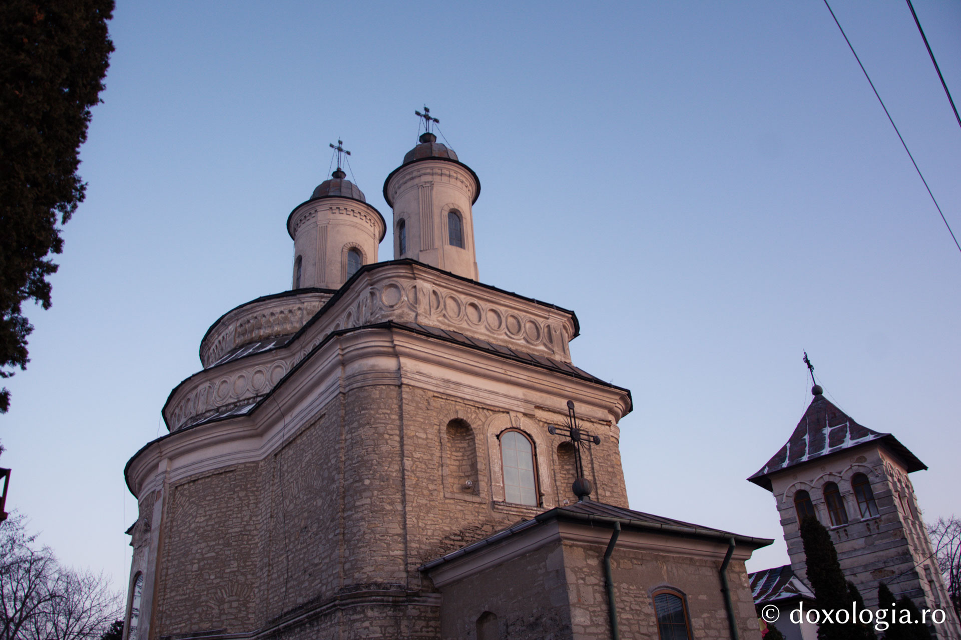 Simpozionul „Sfinții – pedagogi ai vieții veșnice”, la Parohia „Sfântul Haralambie” din Iași