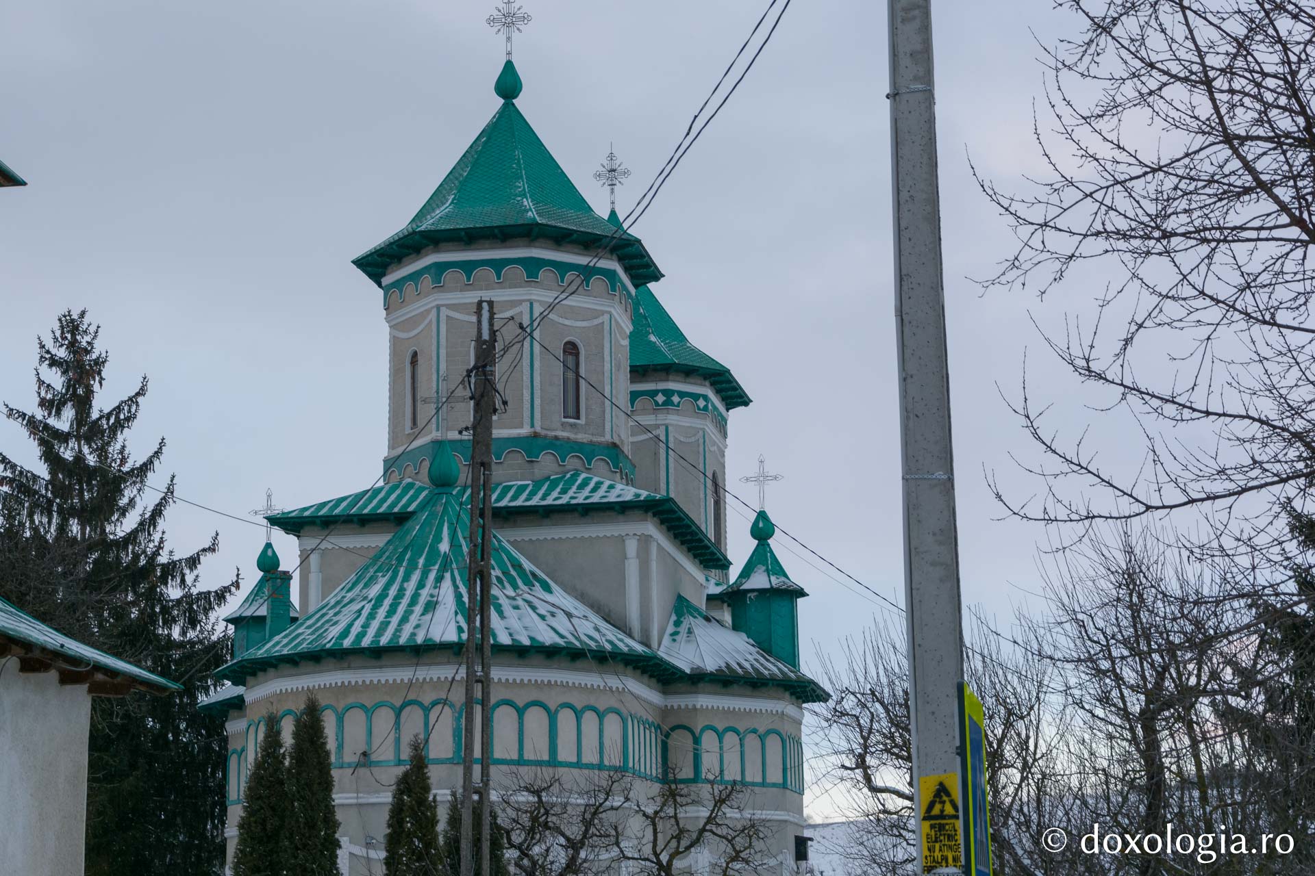 Slujire arhierească la Tătăruși-Uda: Parohia are, începând de astăzi, un nou preot paroh