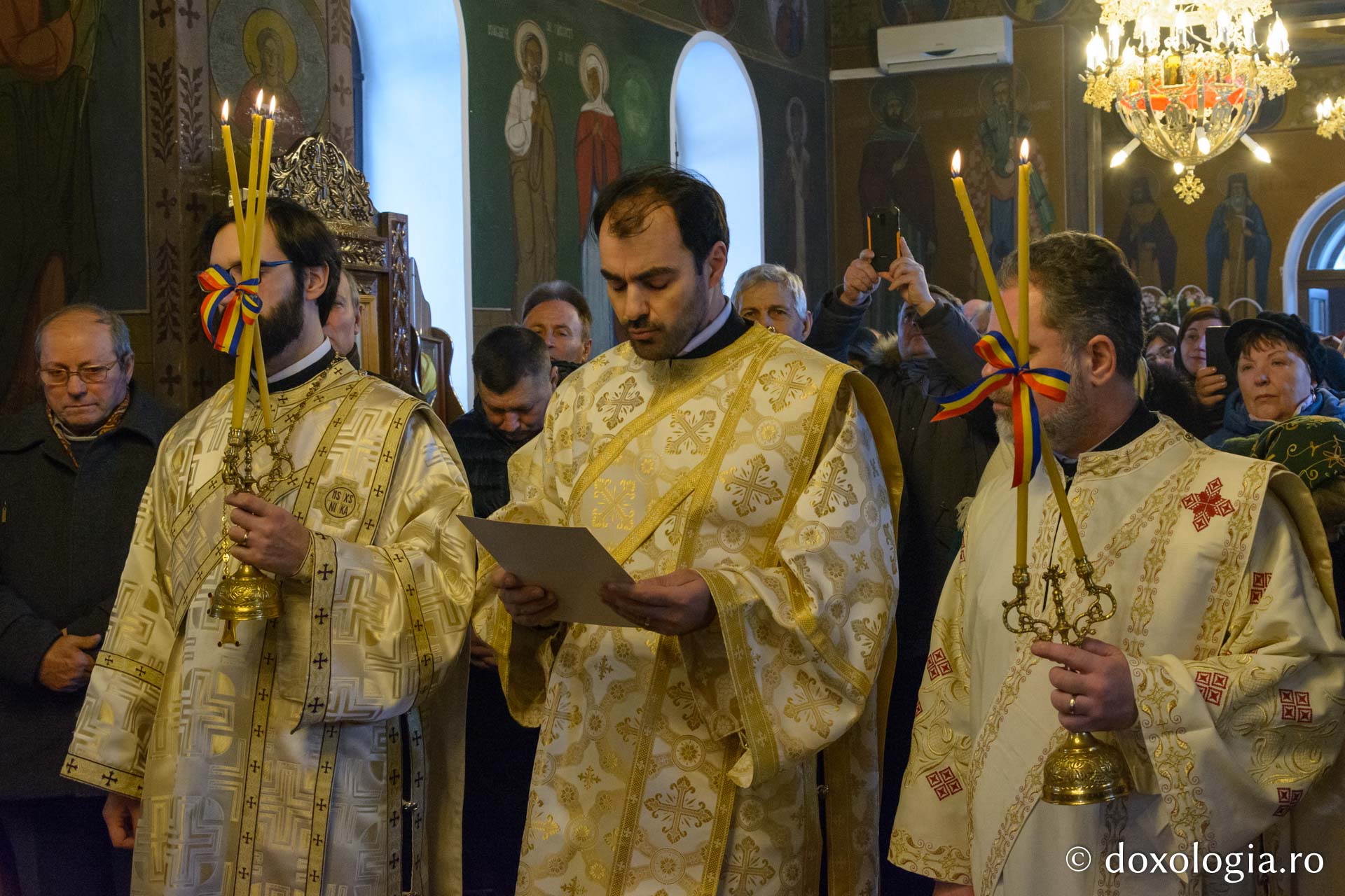 Slujire arhierească la Tătăruși-Uda: Parohia are, începând de astăzi, un nou preot paroh