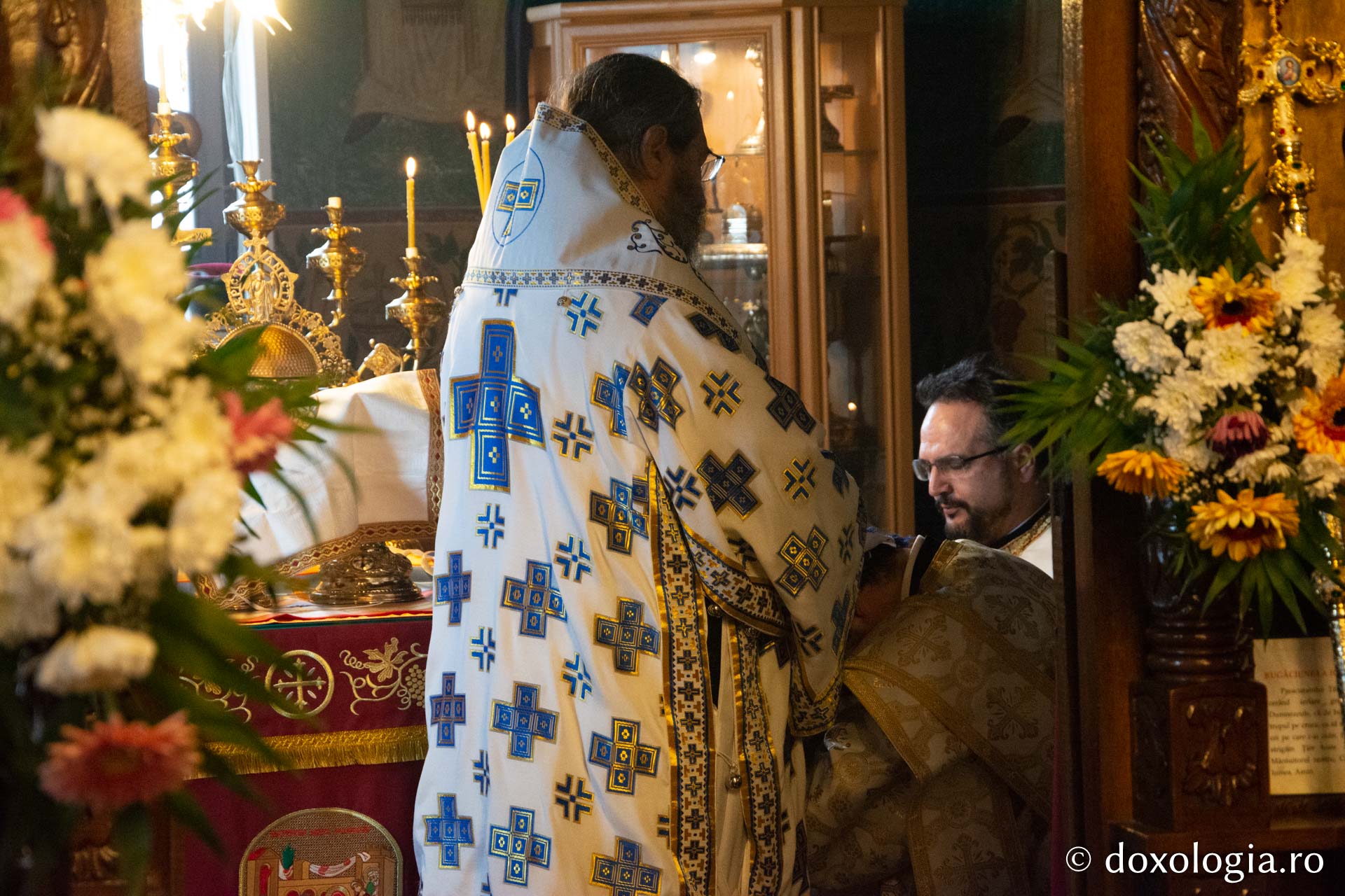 Slujire arhierească la Tătăruși-Uda: Parohia are, începând de astăzi, un nou preot paroh