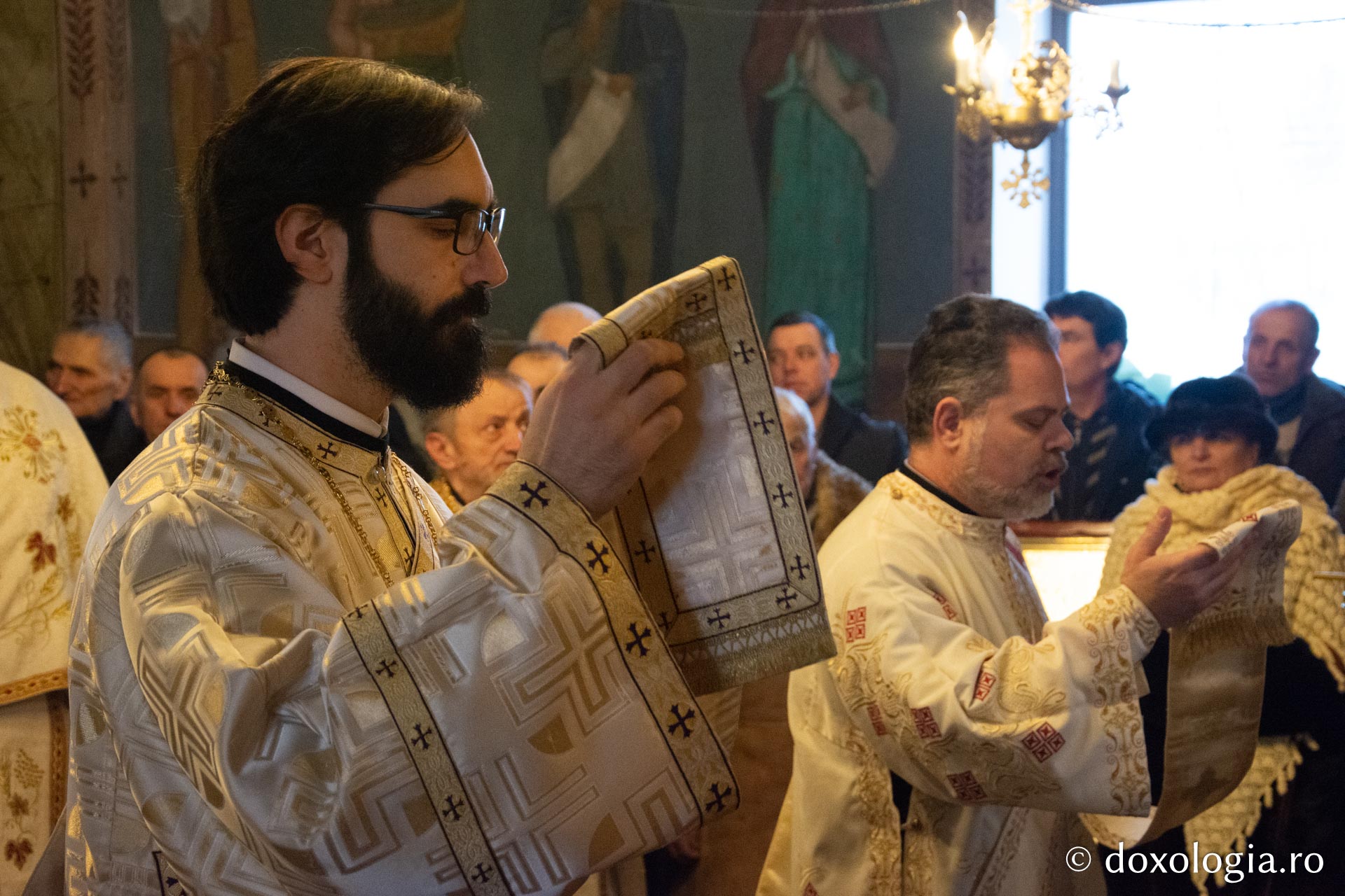 Slujire arhierească la Tătăruși-Uda: Parohia are, începând de astăzi, un nou preot paroh