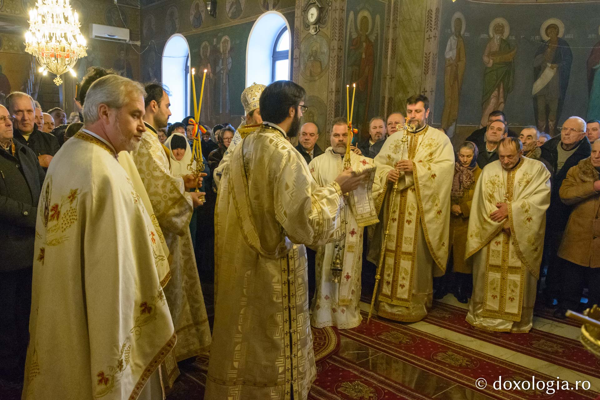Slujire arhierească la Tătăruși-Uda: Parohia are, începând de astăzi, un nou preot paroh