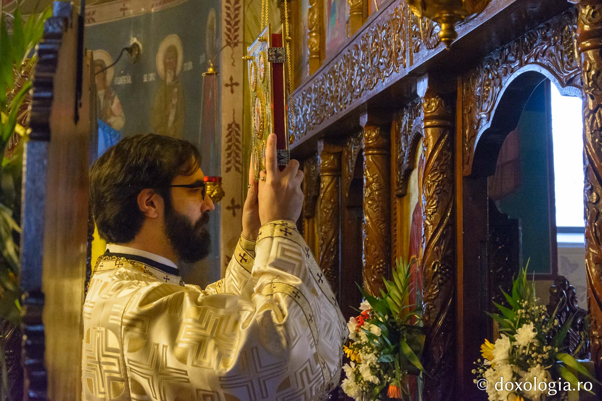 Slujire arhierească la Tătăruși-Uda: Parohia are, începând de astăzi, un nou preot paroh