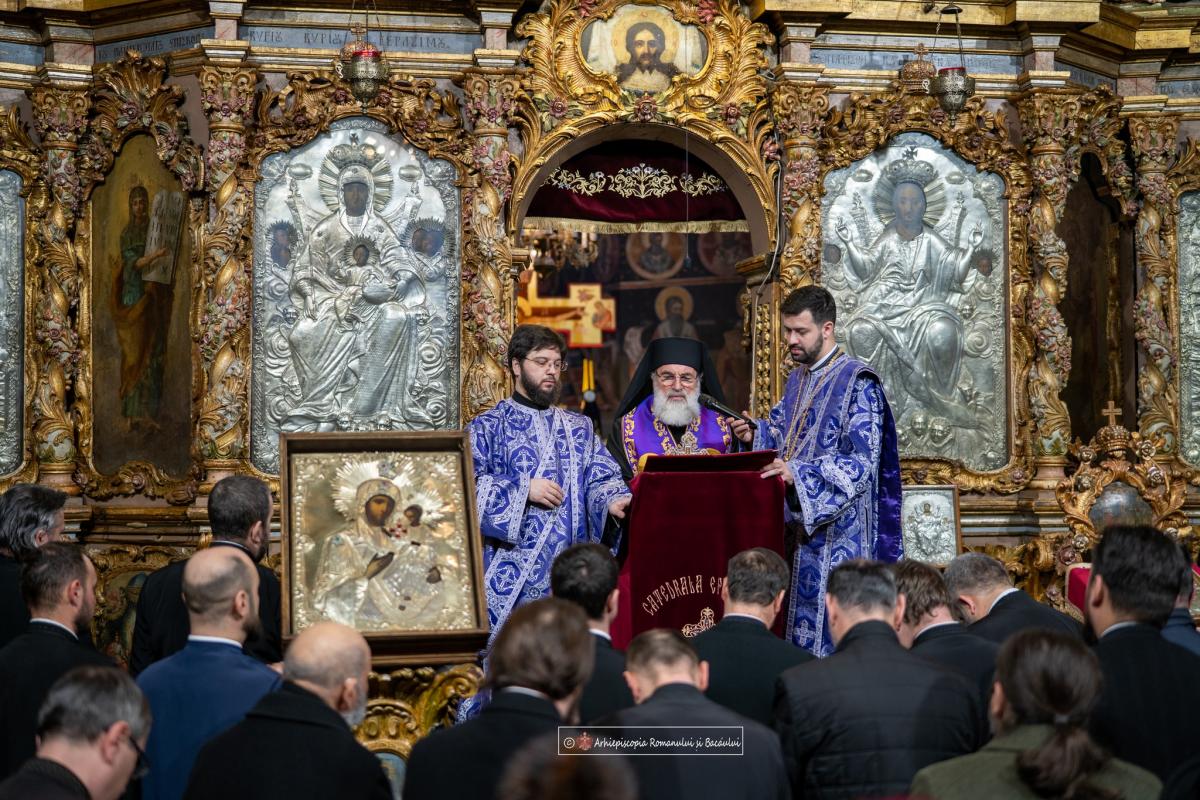 Vecernie arhierească în Catedrala Arhiepiscopală din Roman