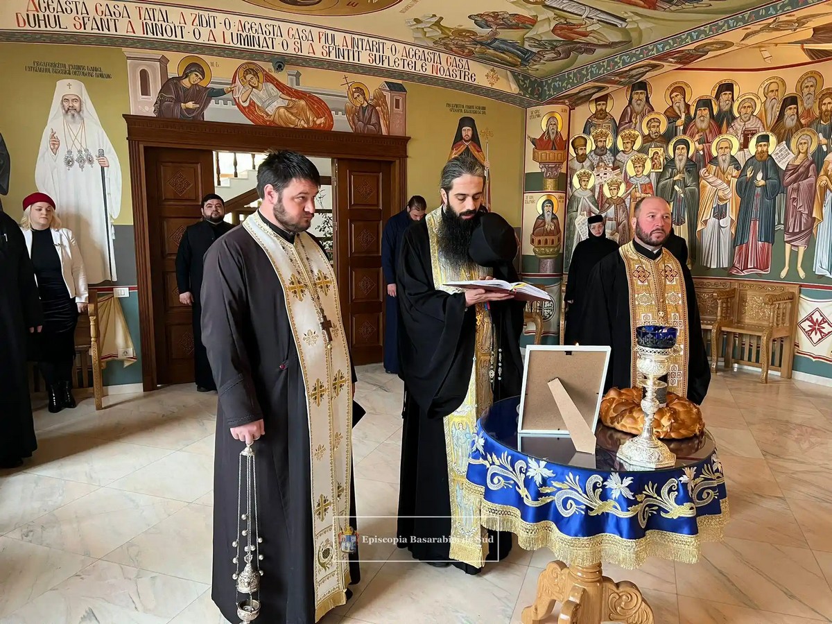 Parastas pentru poetul Grigore Vieru, la Cahul Parastas pentru poetul Grigore Vieru, la Cahul