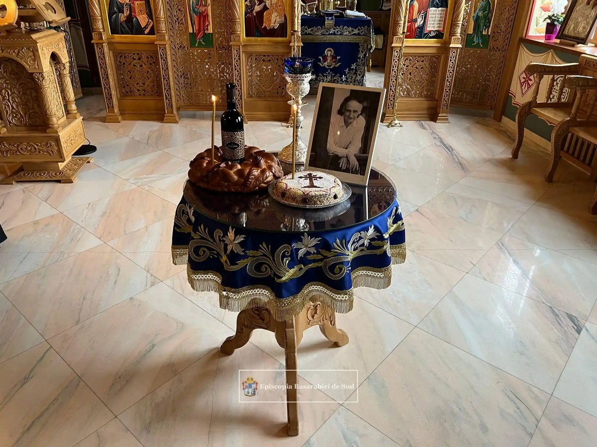 Parastas pentru poetul Grigore Vieru, la Cahul Parastas pentru poetul Grigore Vieru, la Cahul