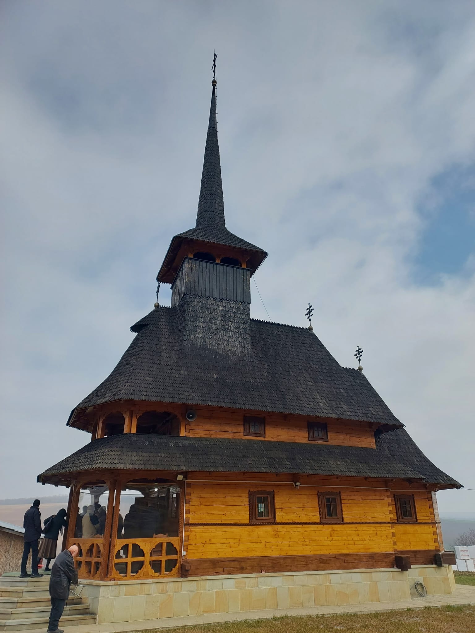 Părintele Mitropolit Teofan, în Duminica Sfintei Cruci la Mănăstirea Lebăda: „Să dobândim Împărăția Cerurilor înainte de moarte”