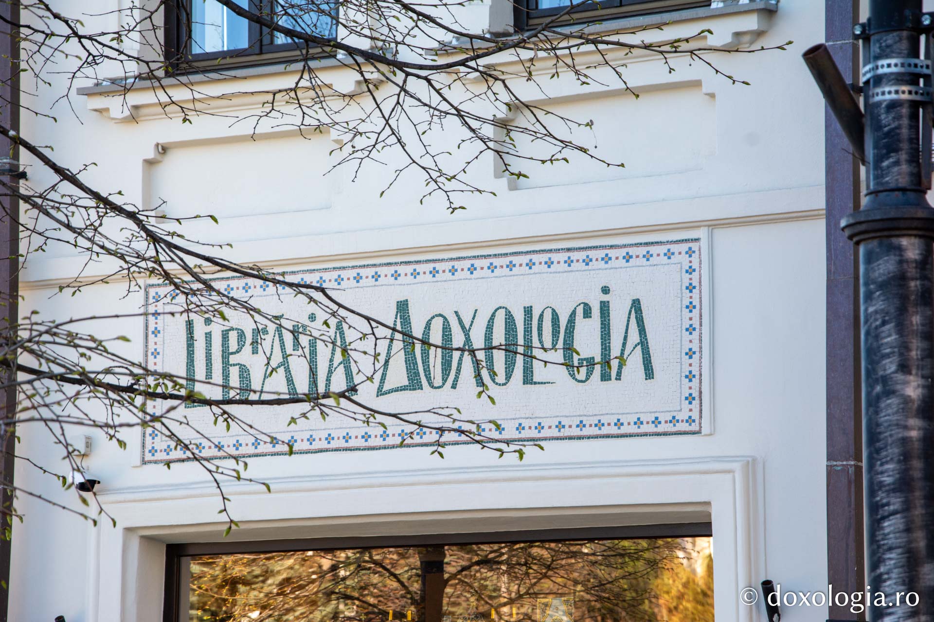 La Librăria Doxologia din Iași a avut loc lansarea volumului „Biserica și statul. Perspective diacronice asupra unei relații polivalente”