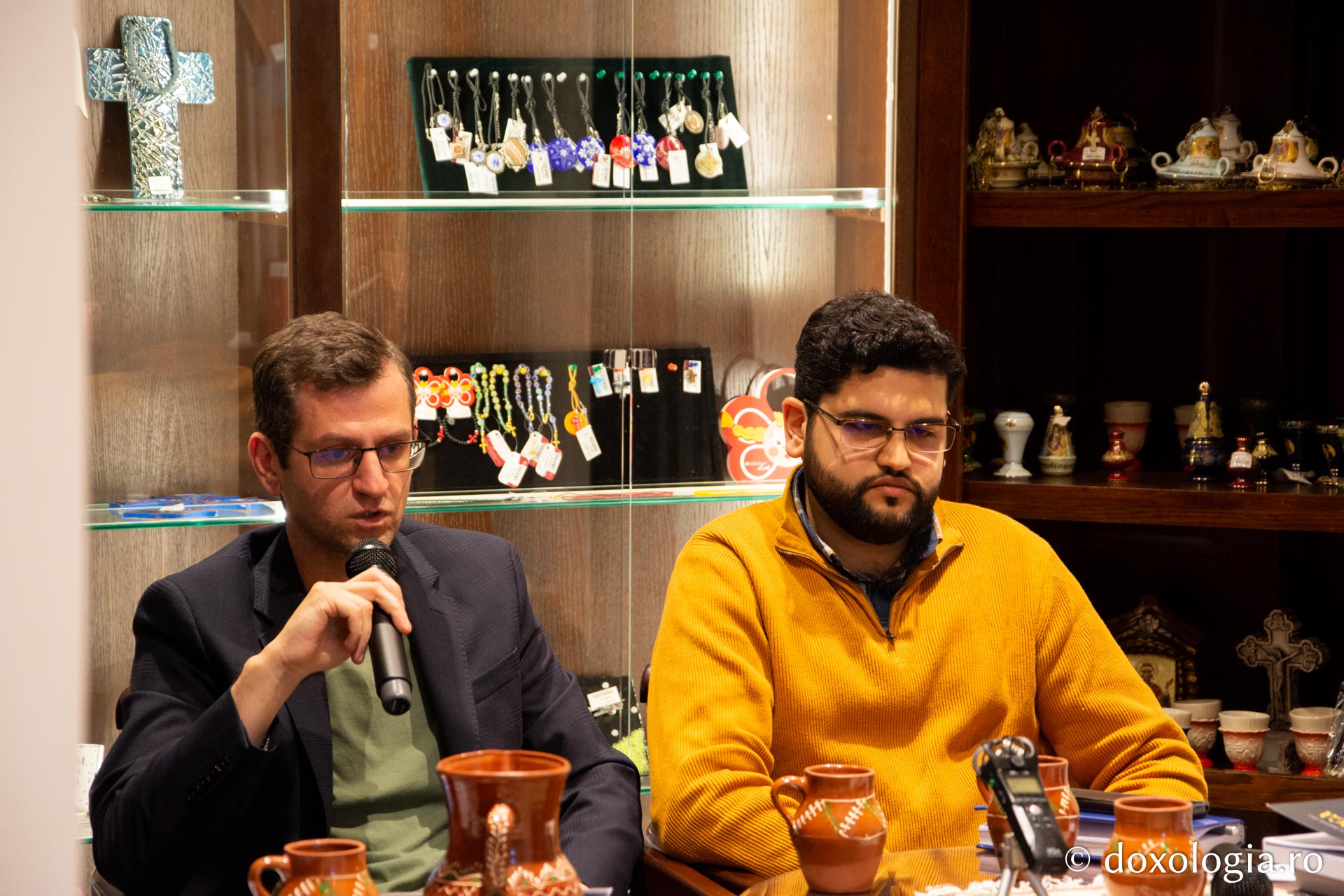 La Librăria Doxologia din Iași a avut loc lansarea volumului „Biserica și statul. Perspective diacronice asupra unei relații polivalente”