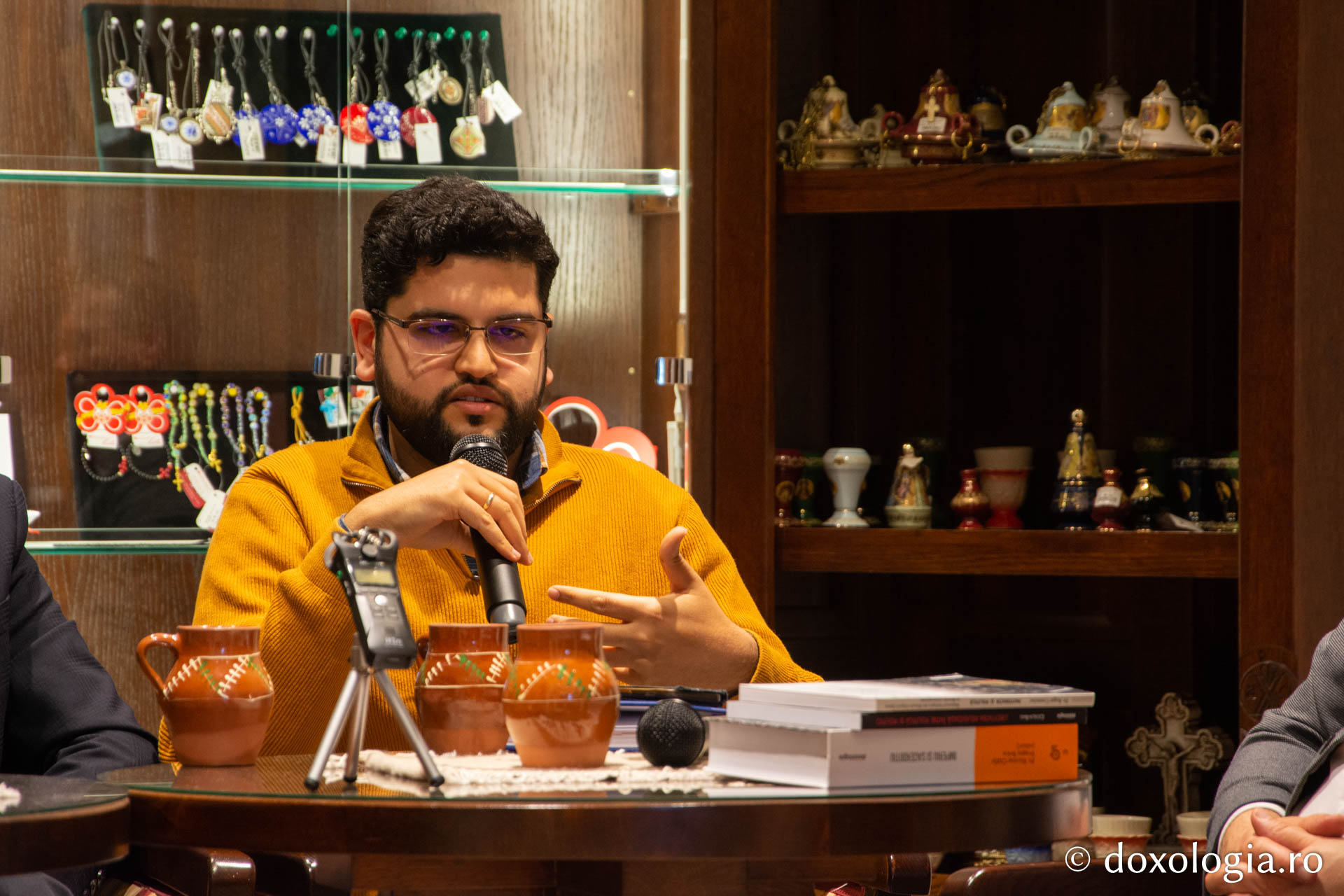 La Librăria Doxologia din Iași a avut loc lansarea volumului „Biserica și statul. Perspective diacronice asupra unei relații polivalente”