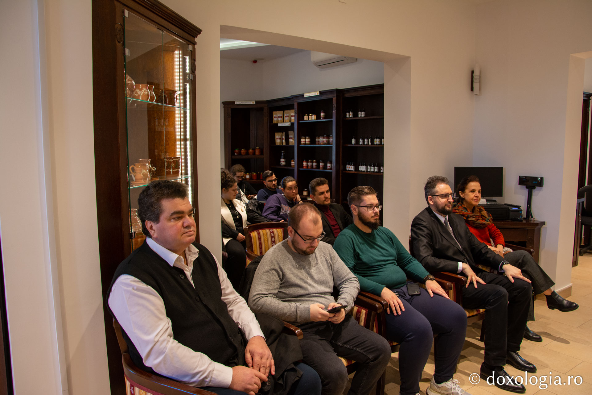 La Librăria Doxologia din Iași a avut loc lansarea volumului „Biserica și statul. Perspective diacronice asupra unei relații polivalente”