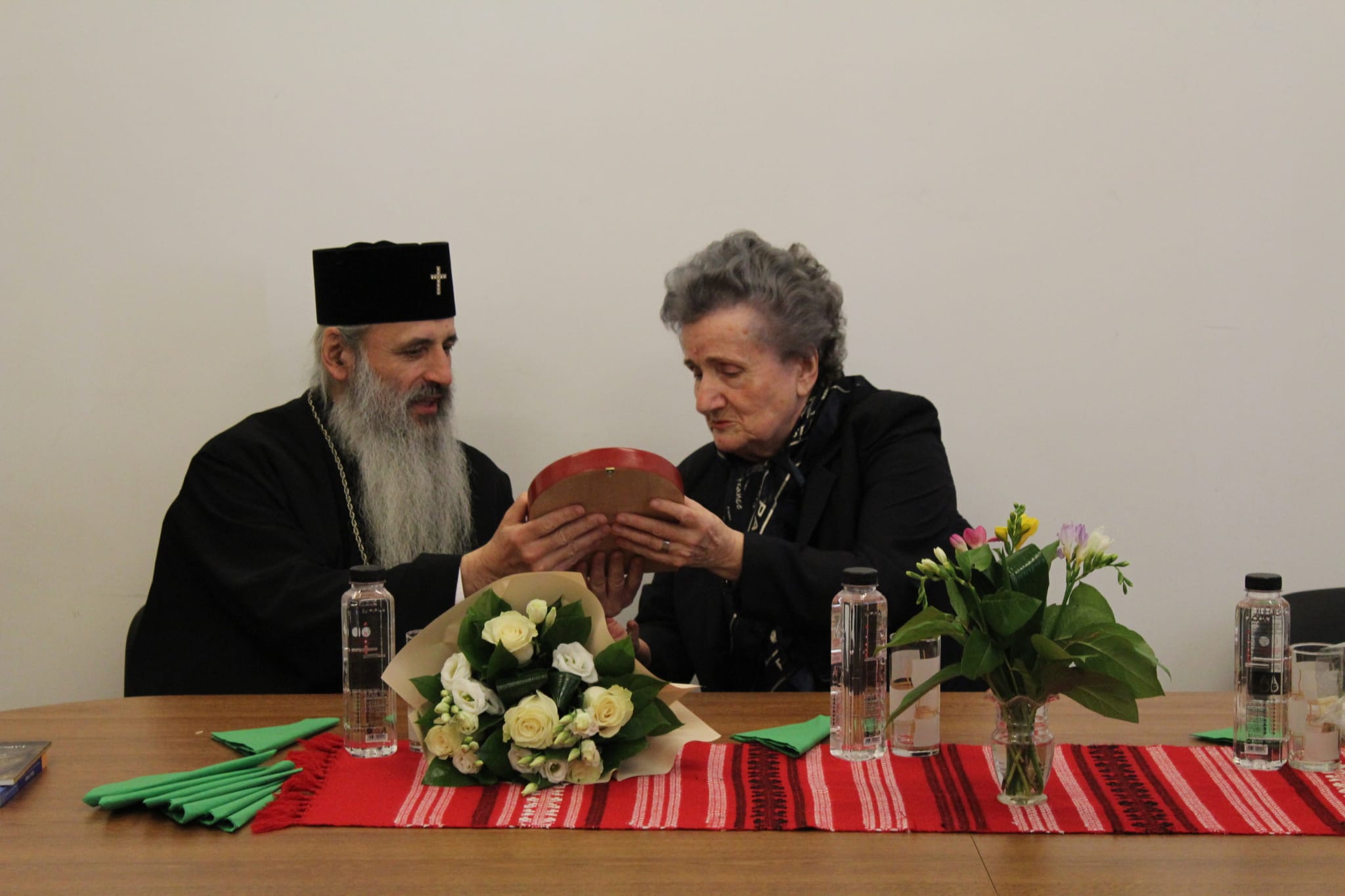 Întâlnire de suflet cu prilejul aniversării doamnei Angela Paveliuc Olariu, președinte de onoare a SOFR Iași