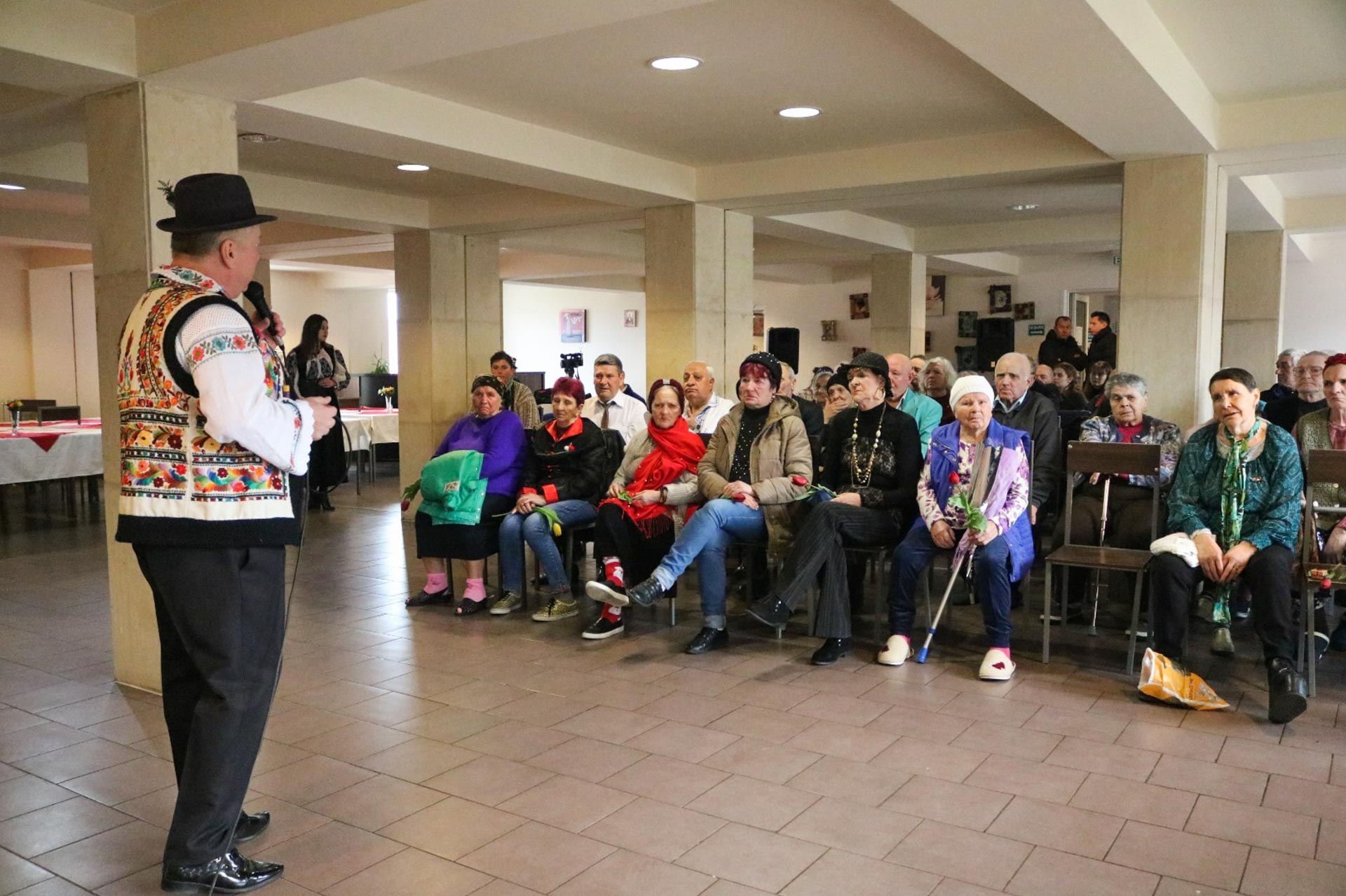 Căminul de Bătrâni „Sfinții Împărați Constantin și Elena” a organizat evenimentul „Doamne și flori”