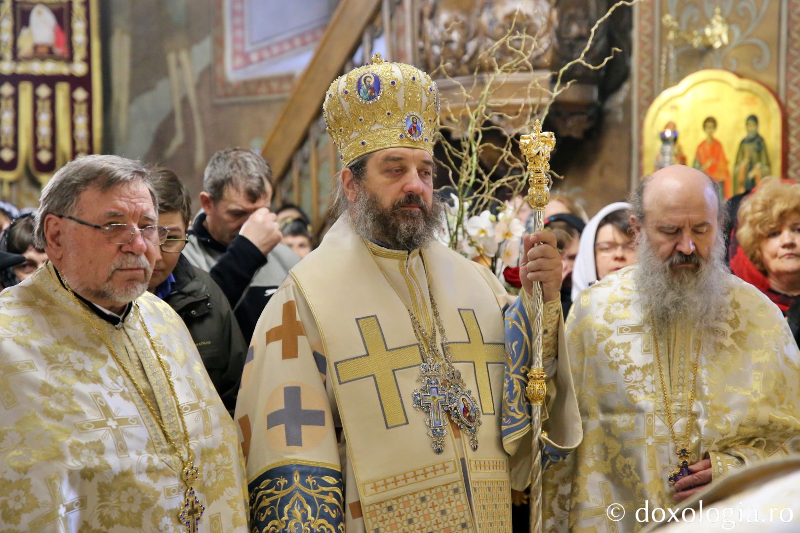 Foto: Flavius Popa Sărbătoarea Bunei Vestiri, la poalele Muntelui Ceahlău: Slujbă arhierească la hramul Mănăstirii Durău