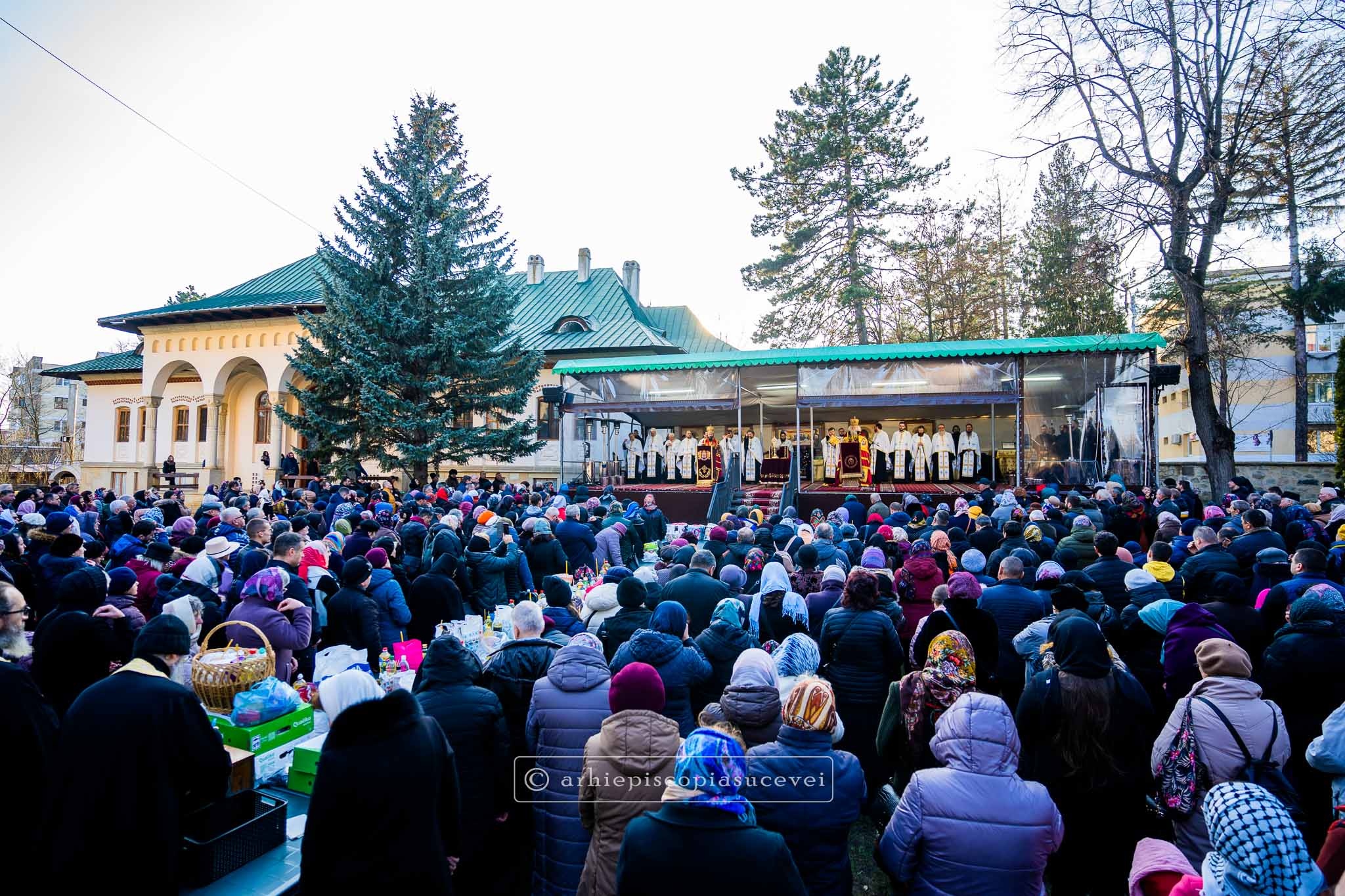 Ierarhii Arhiepiscopiei Sucevei și Rădăuților au săvârșit Taina Sfântului Maslu de obște la Mănăstirea „Sfântul Ioan cel Nou”