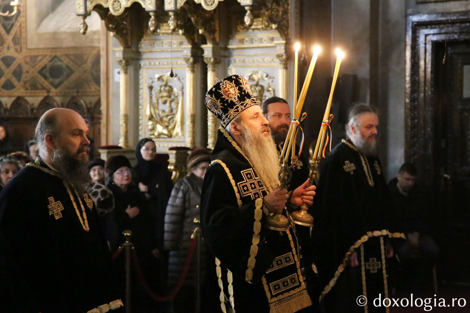 „Să ne întoarcem mintea și inima către Dumnezeu”, ne îndeamnă Părintele Mitropolit Teofan la începutul Postului Mare