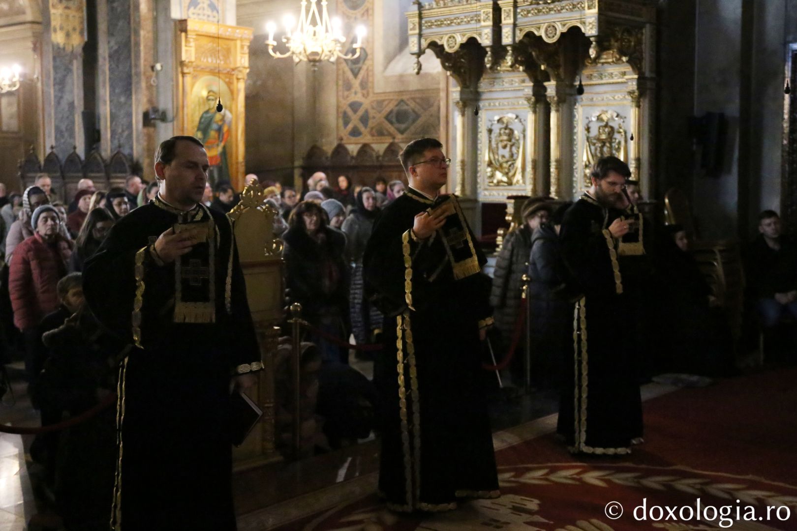 „Să ne întoarcem mintea și inima către Dumnezeu”, ne îndeamnă Părintele Mitropolit Teofan la începutul Postului Mare