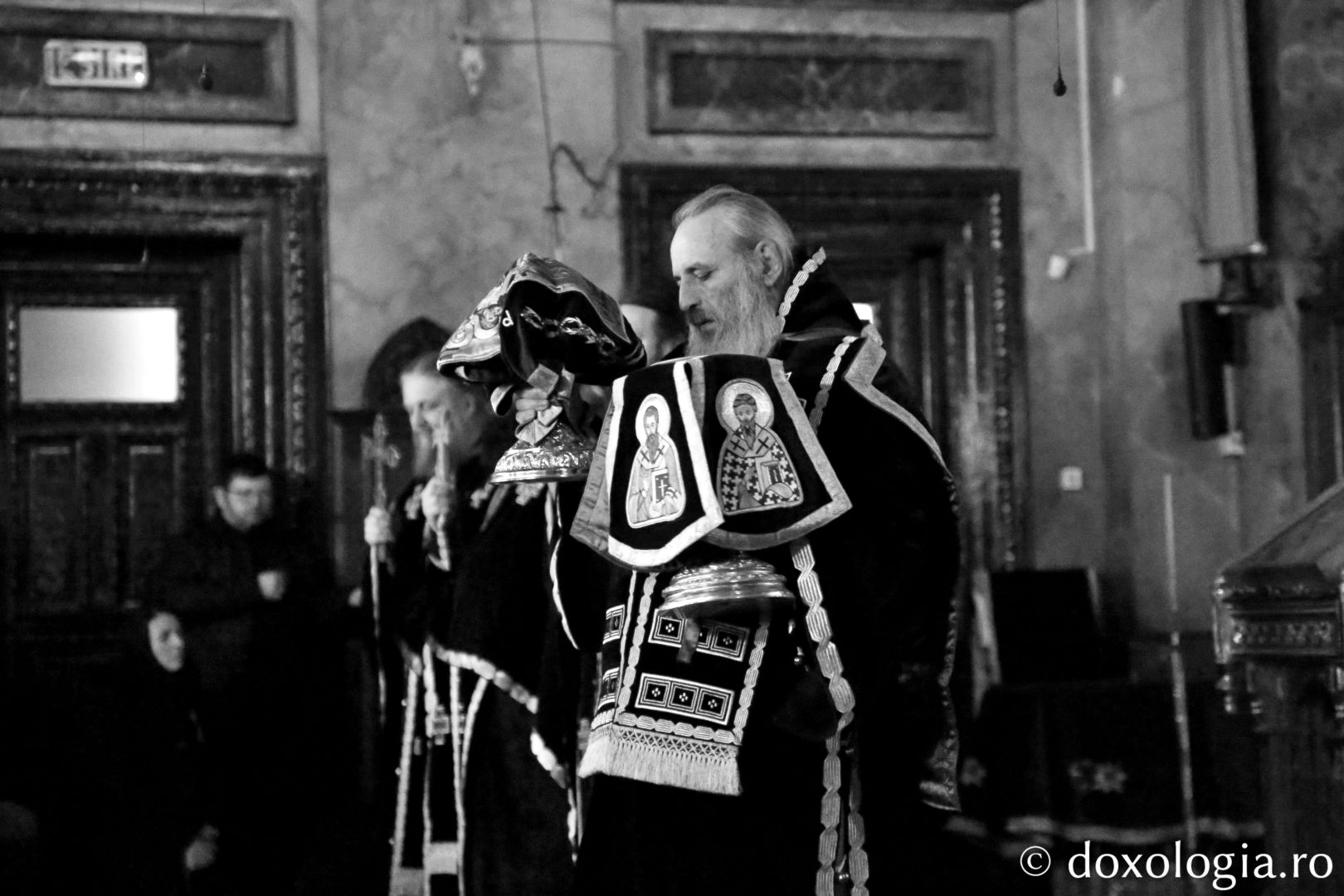 „Să ne întoarcem mintea și inima către Dumnezeu”, ne îndeamnă Părintele Mitropolit Teofan la începutul Postului Mare