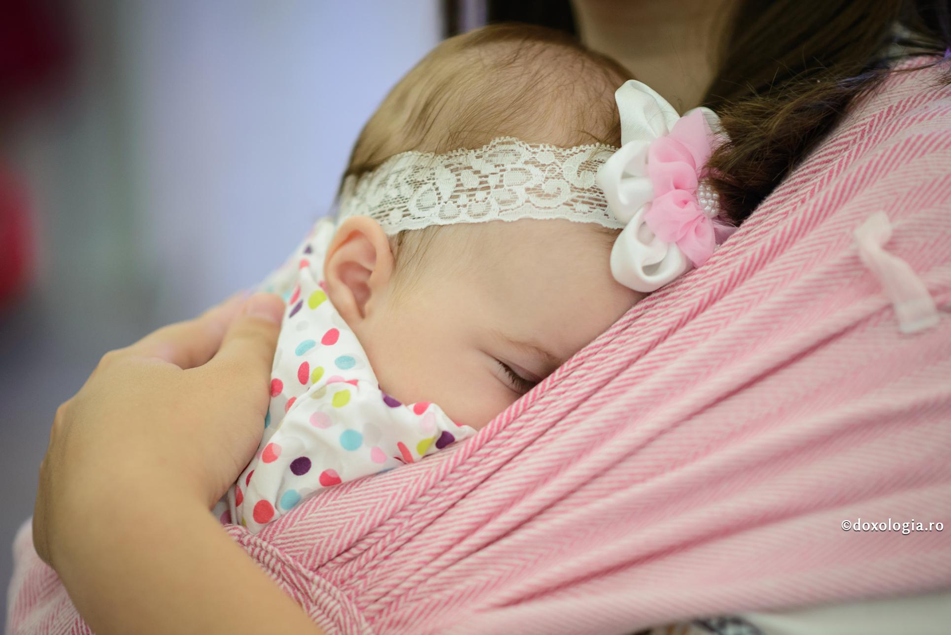 Mâinile mamei, cele mai frumoase mâini din lume