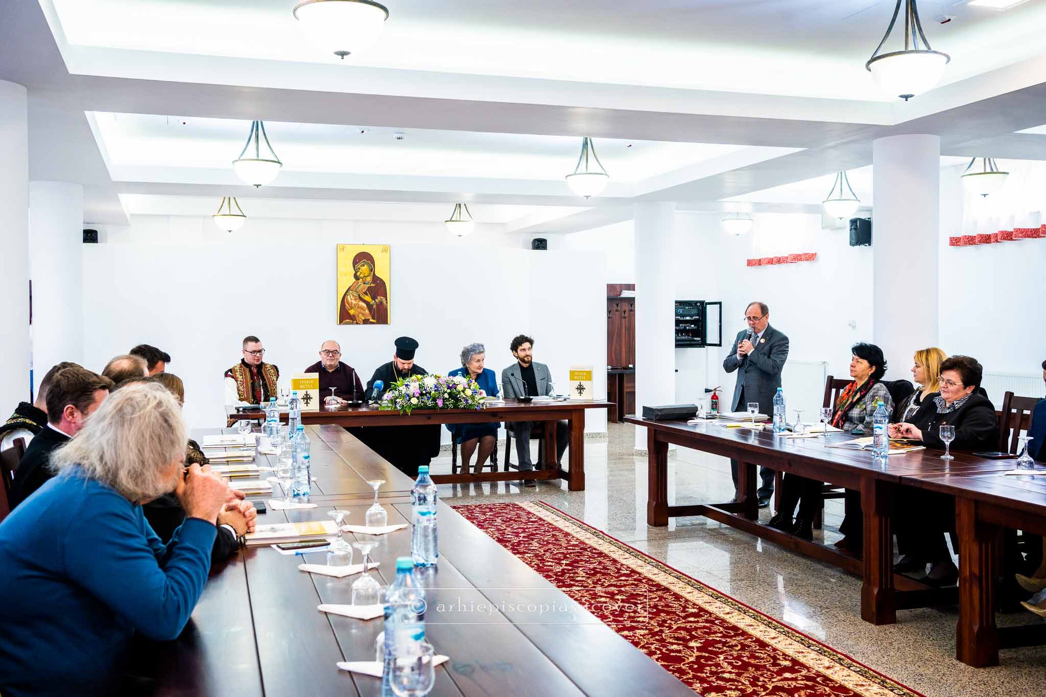 Albumul foto-etnografic „Tezaur huțul” a fost lansat la Centrul Eparhial Suceava