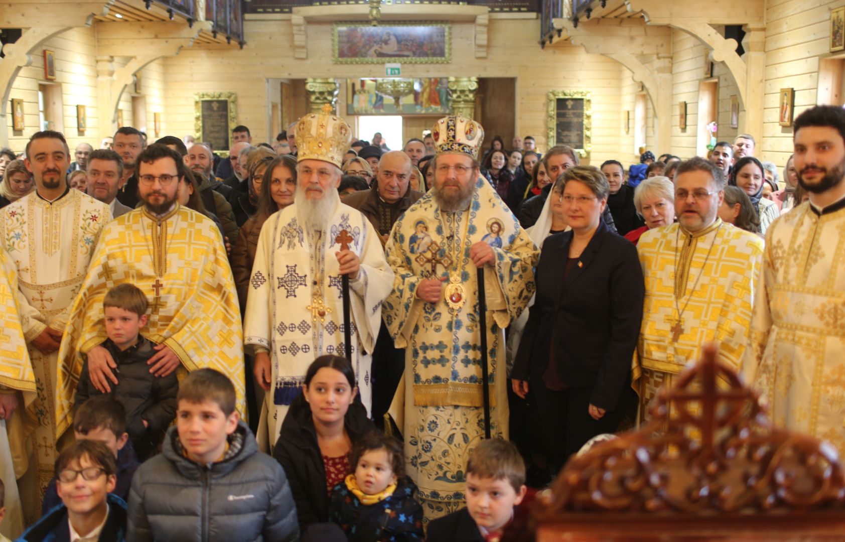 Doi ierarhi prezenți la hramul Parohiei „Buna Vestire” din München