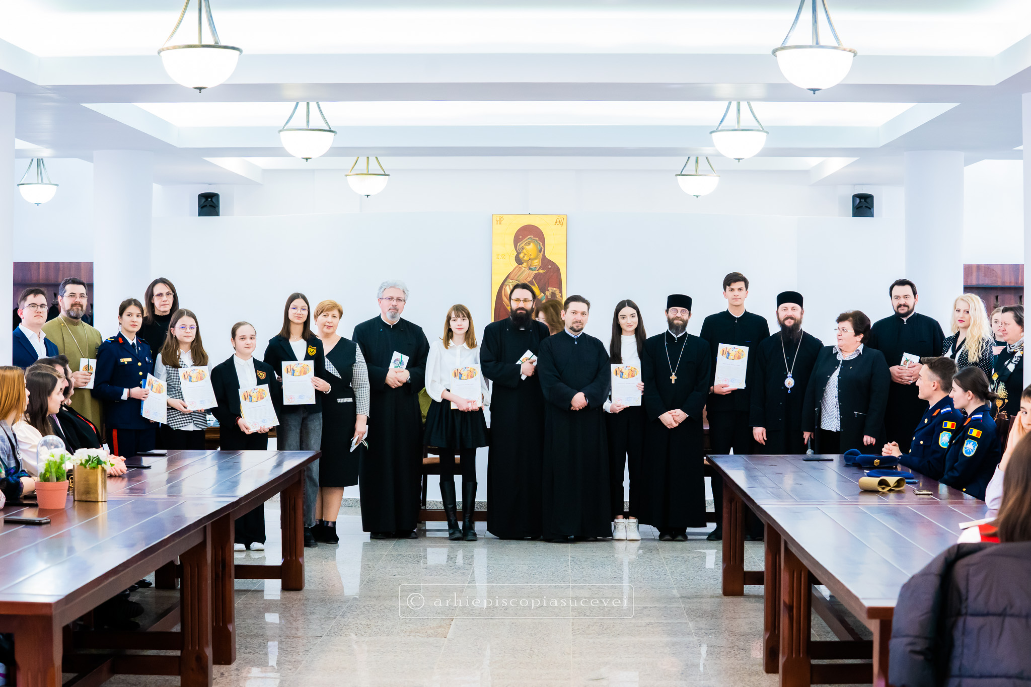 Olimpicii competițiilor de religie premiați la Centrul Eparhial Suceava