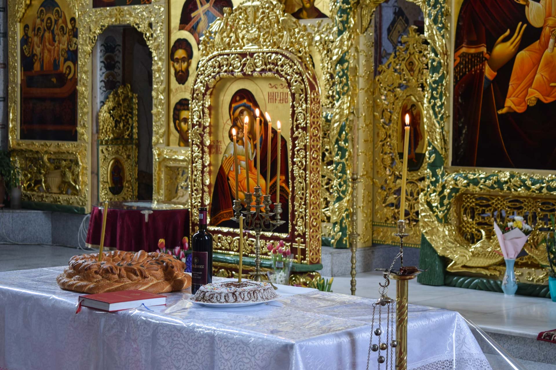 Slujbă de pomenire pentru toate mamele trecute la Domnul