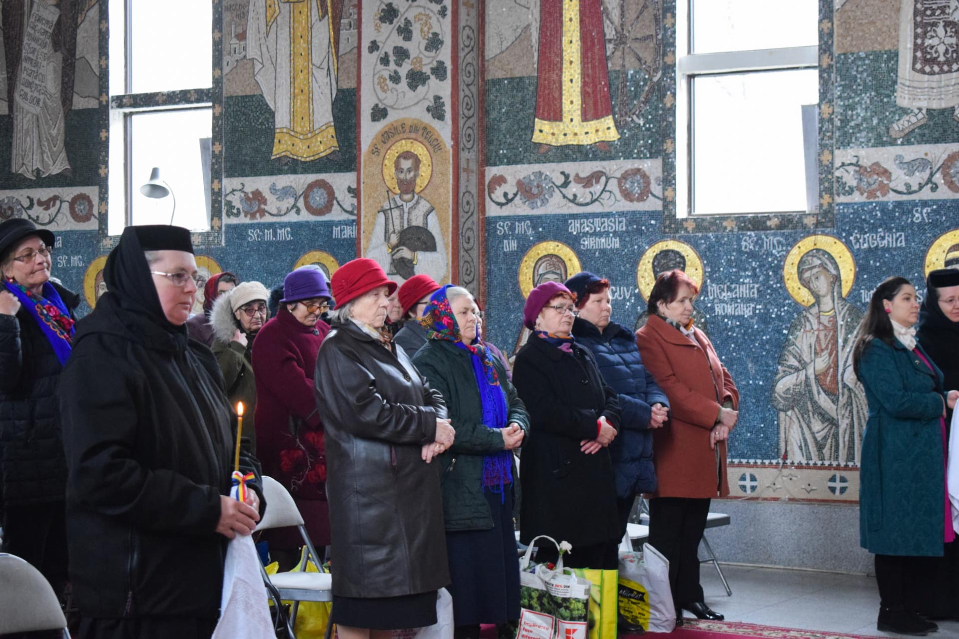 Slujbă de pomenire pentru toate mamele trecute la Domnul