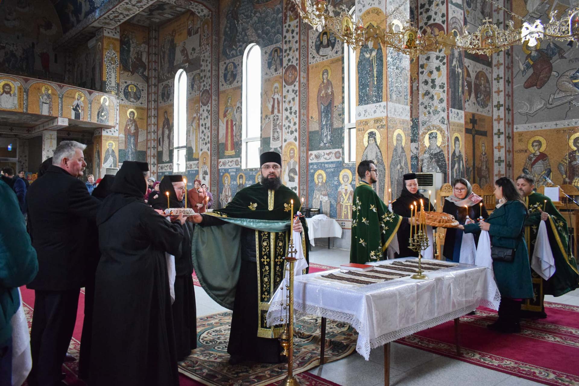 Slujbă de pomenire pentru toate mamele trecute la Domnul