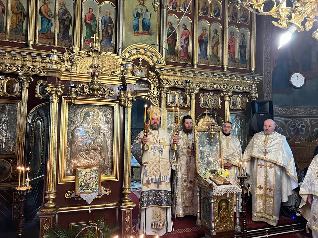 Slujbă arhierească la Parohia Dreptu | PS Nichifor Botoșăneanul ne îndeamnă să avem credință statornică pentru a rămâne în legătură cu Dumnezeu