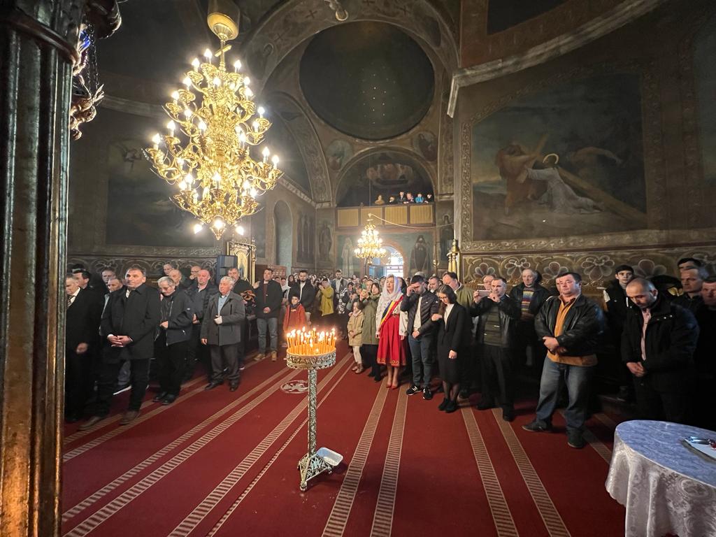 Slujbă arhierească la Parohia Dreptu | PS Nichifor Botoșăneanul ne îndeamnă să avem credință statornică pentru a rămâne în legătură cu Dumnezeu