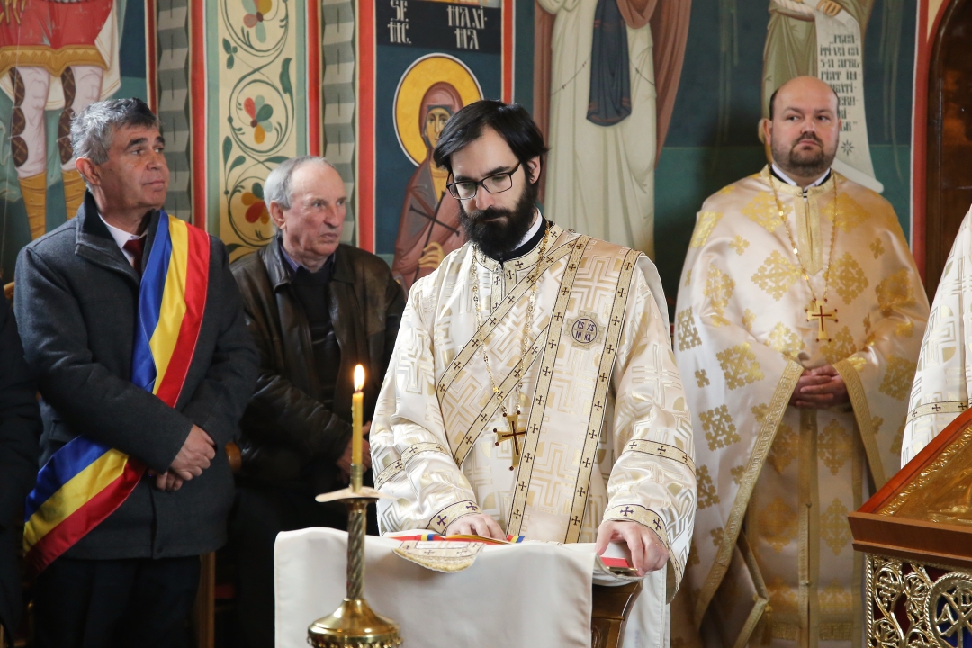 Eveniment inedit la Parohia Valea Racului: a fost hirotonit noul paroh, iar fetița lui a fost botezată de PS Nichifor Botoșăneanul