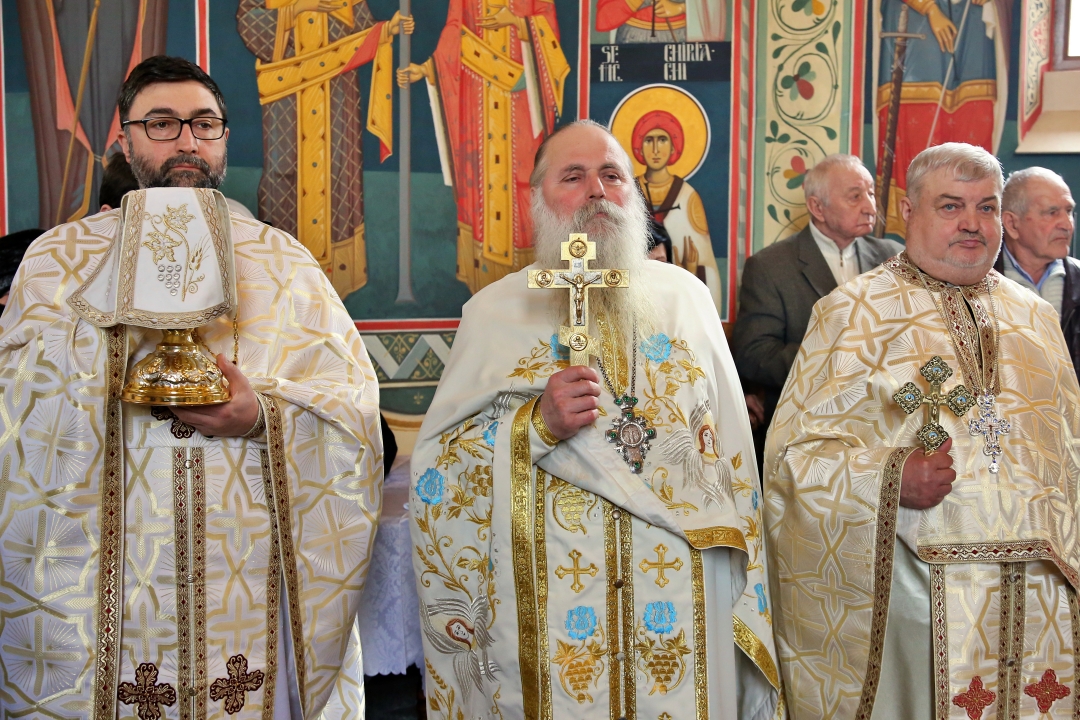 Eveniment inedit la Parohia Valea Racului: a fost hirotonit noul paroh, iar fetița lui a fost botezată de PS Nichifor Botoșăneanul