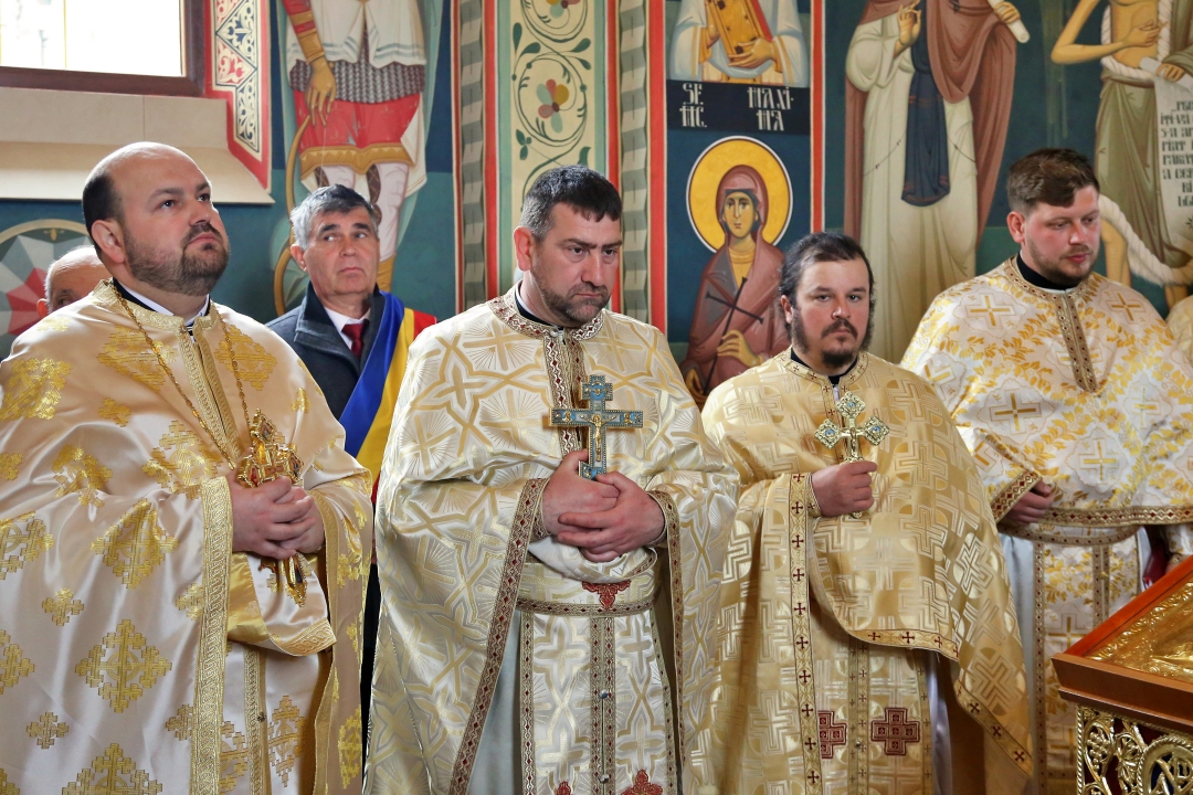 Eveniment inedit la Parohia Valea Racului: a fost hirotonit noul paroh, iar fetița lui a fost botezată de PS Nichifor Botoșăneanul