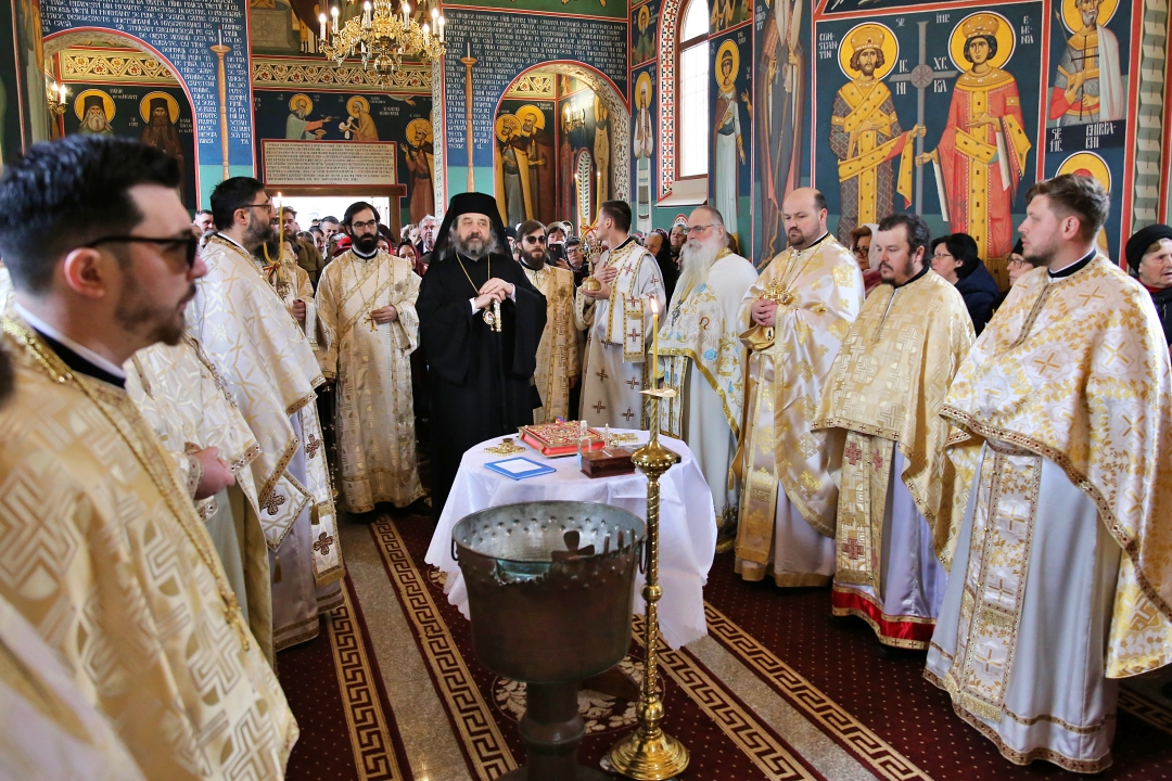 Eveniment inedit la Parohia Valea Racului: a fost hirotonit noul paroh, iar fetița lui a fost botezată de PS Nichifor Botoșăneanul