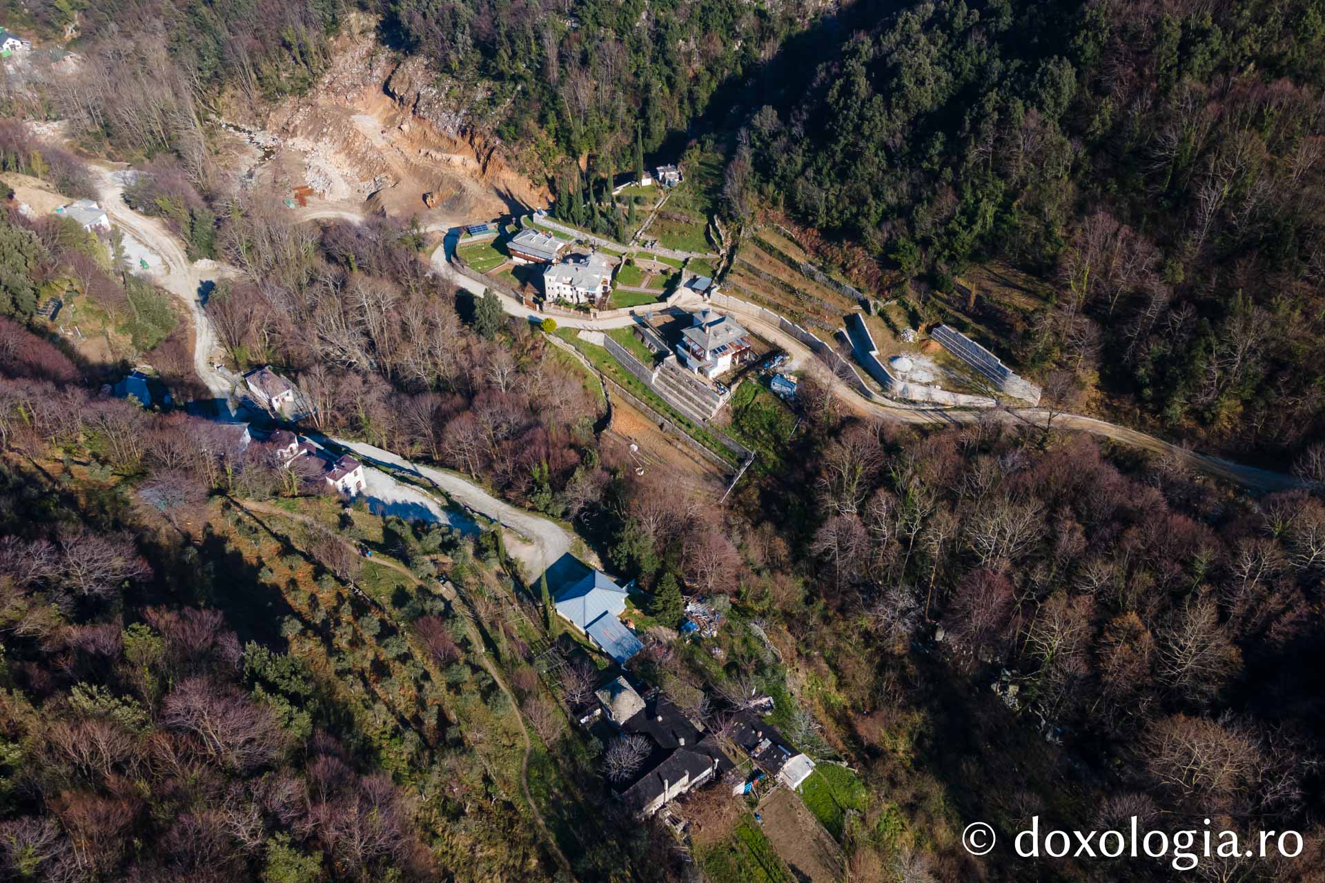 (Foto) Inedit: imagini din dronă cu Schitul Lacu din Sfântul Munte Athos