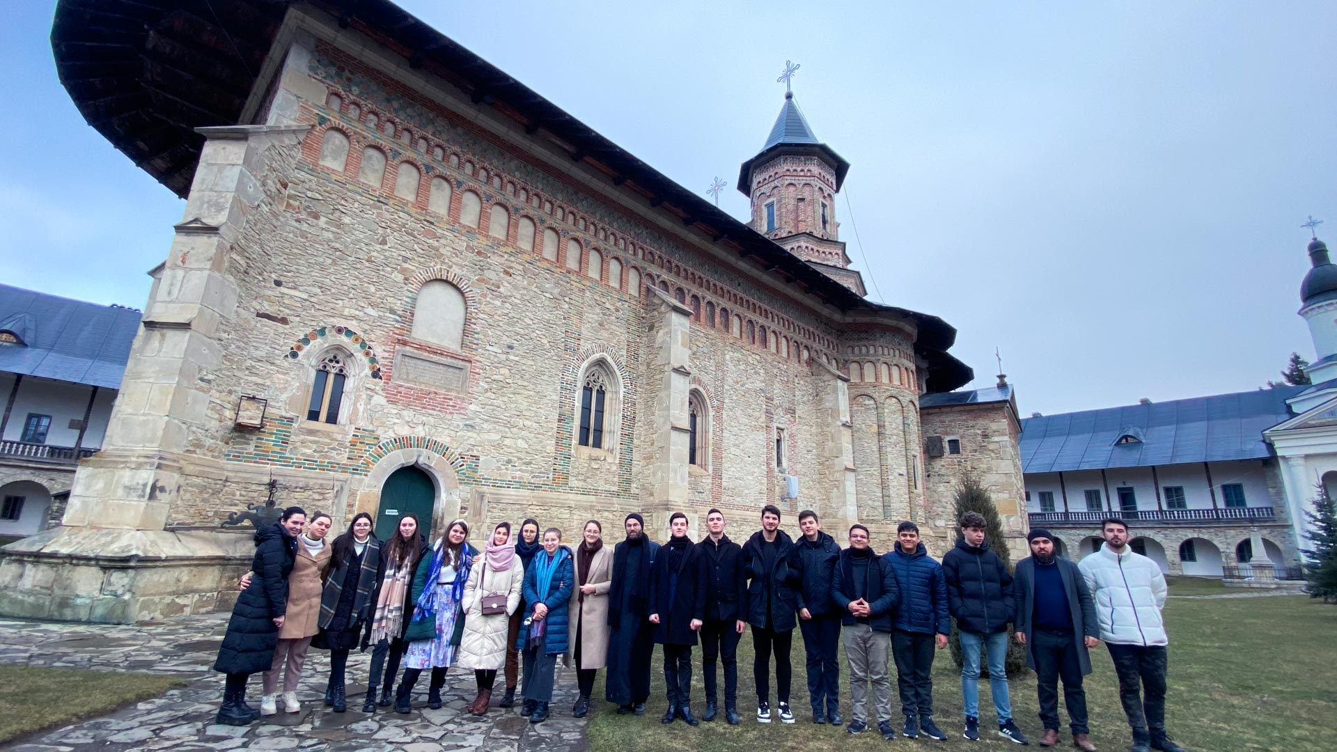 Tabără de iarnă, organizată de „Prietenii Sfinților Trei Ierarhi”