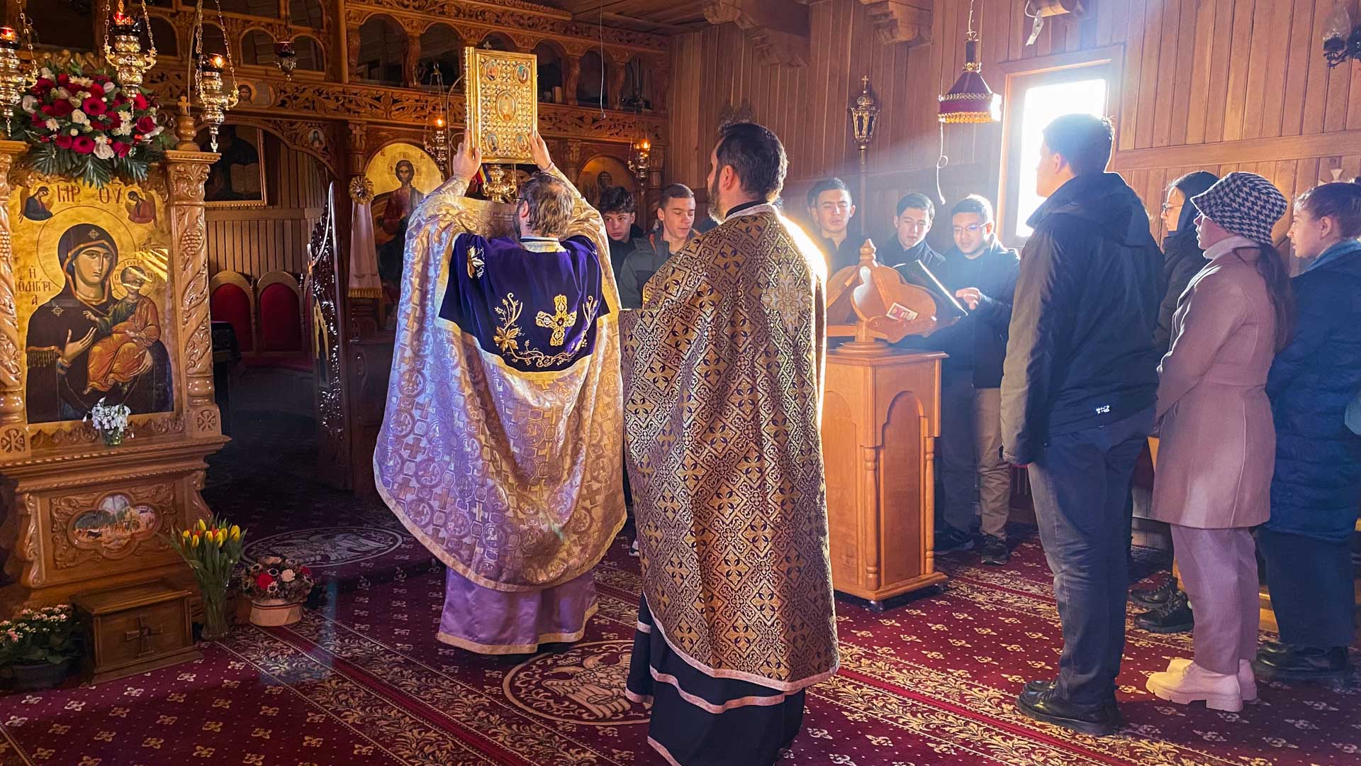 Tabără de iarnă, organizată de „Prietenii Sfinților Trei Ierarhi”