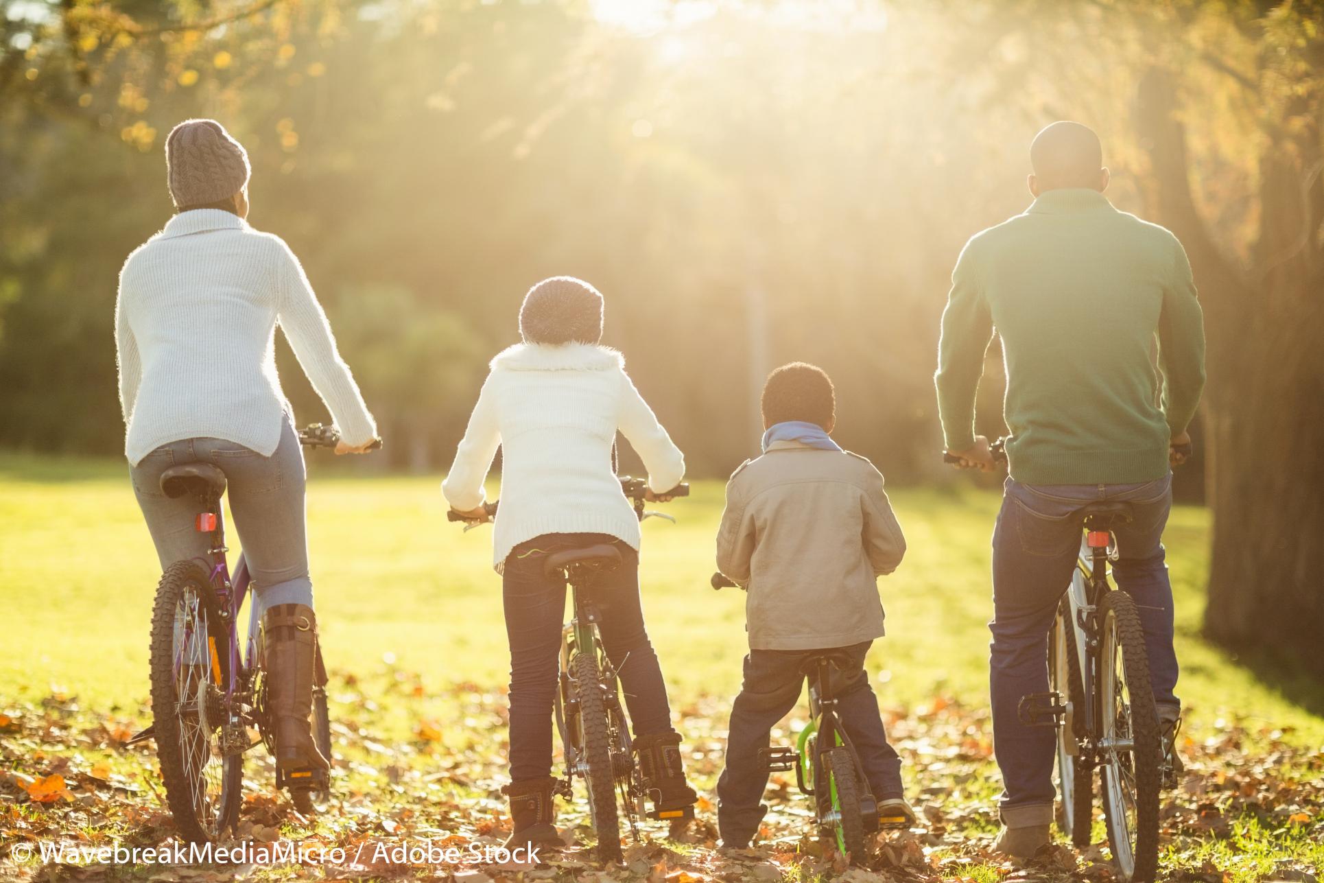 Trei ocazii de a petrece timp de calitate în familie familie pe biciclete